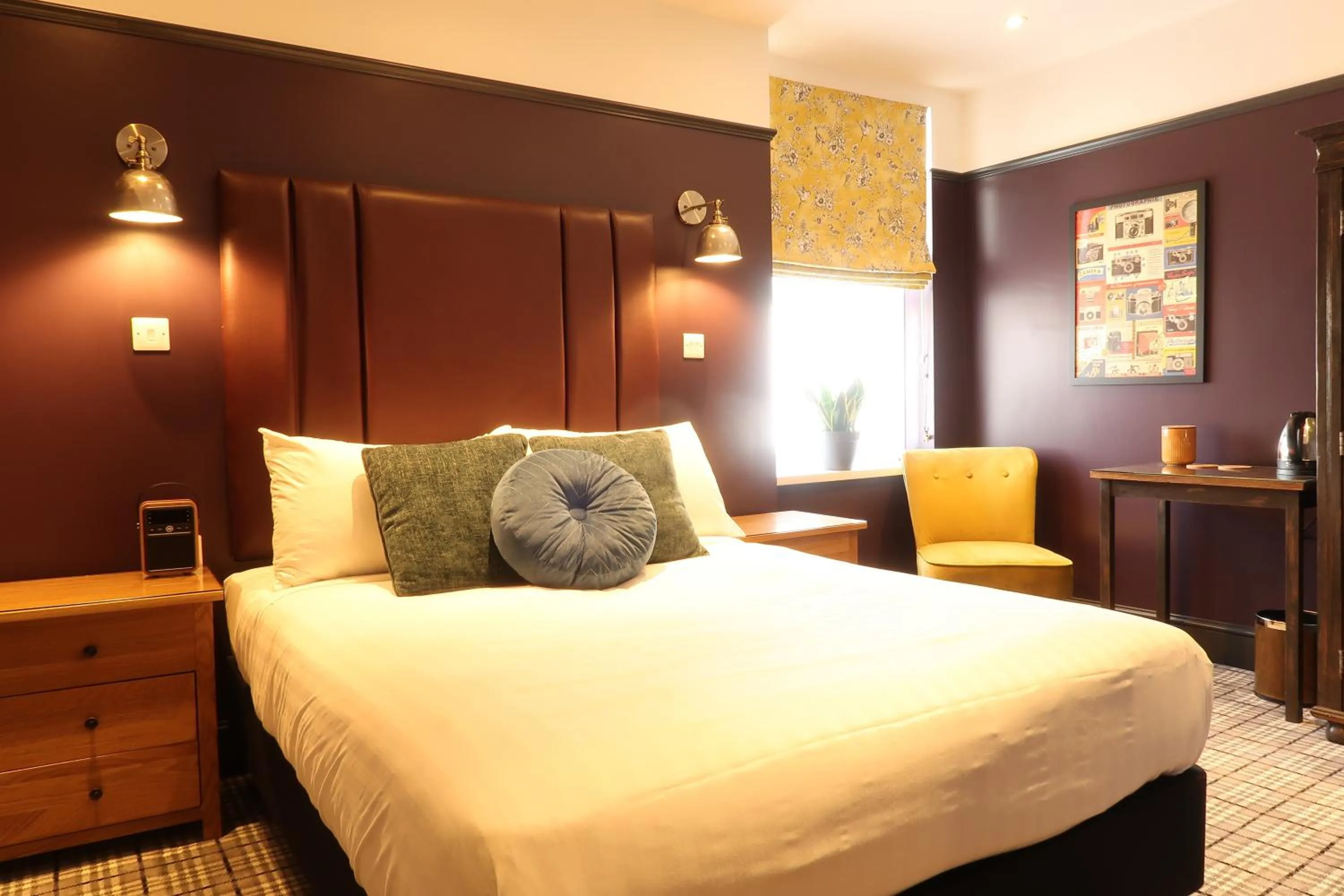 Shower, Bed in The Craft House