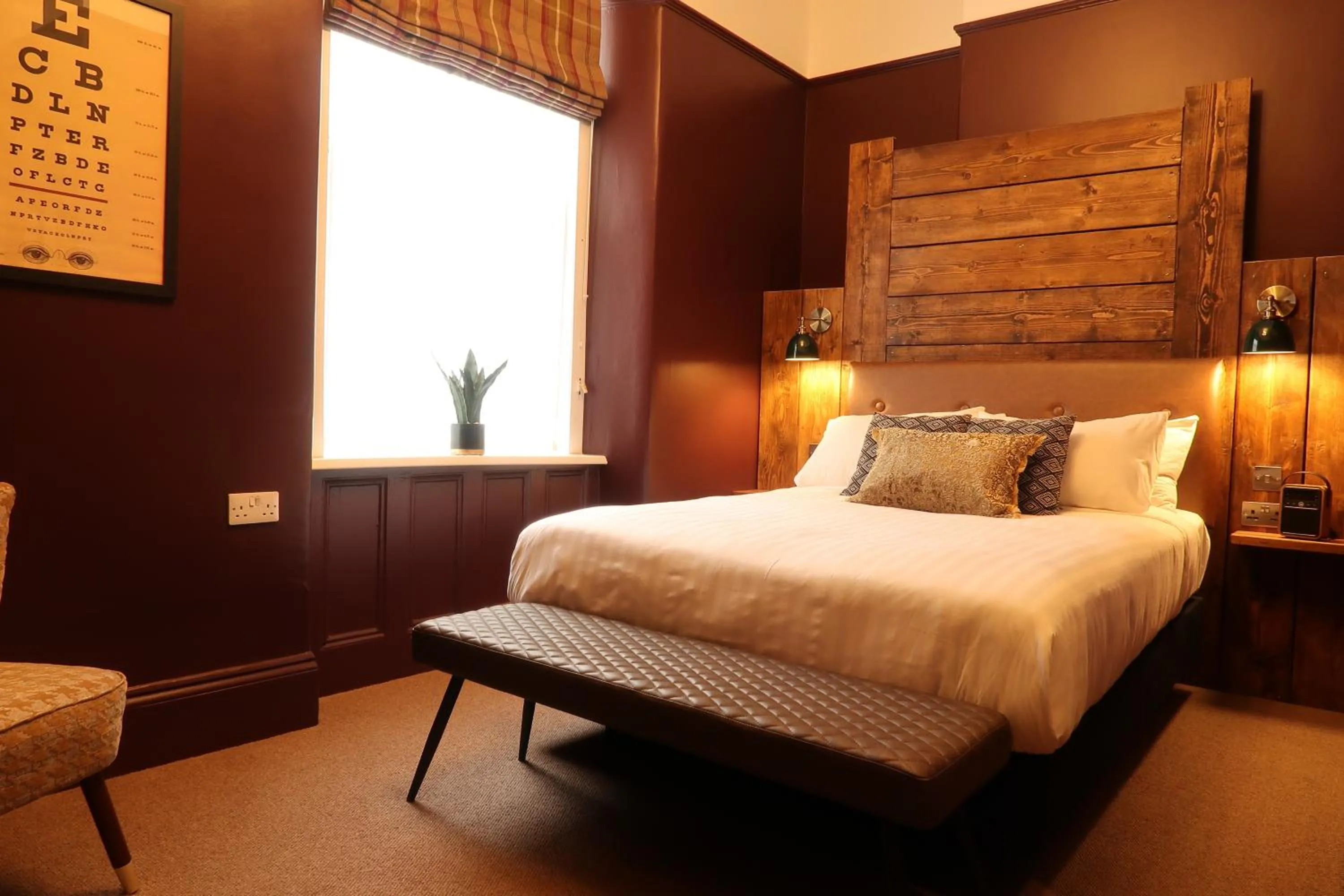 Shower, Bed in The Craft House