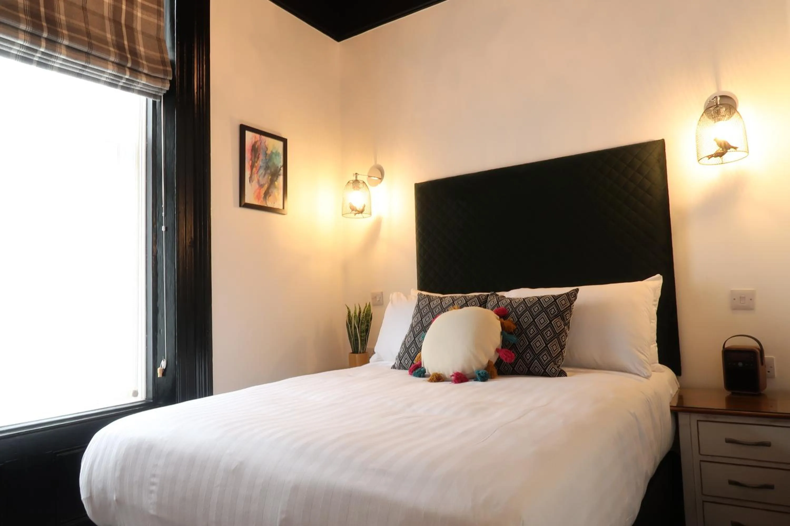 Shower, Bed in The Craft House