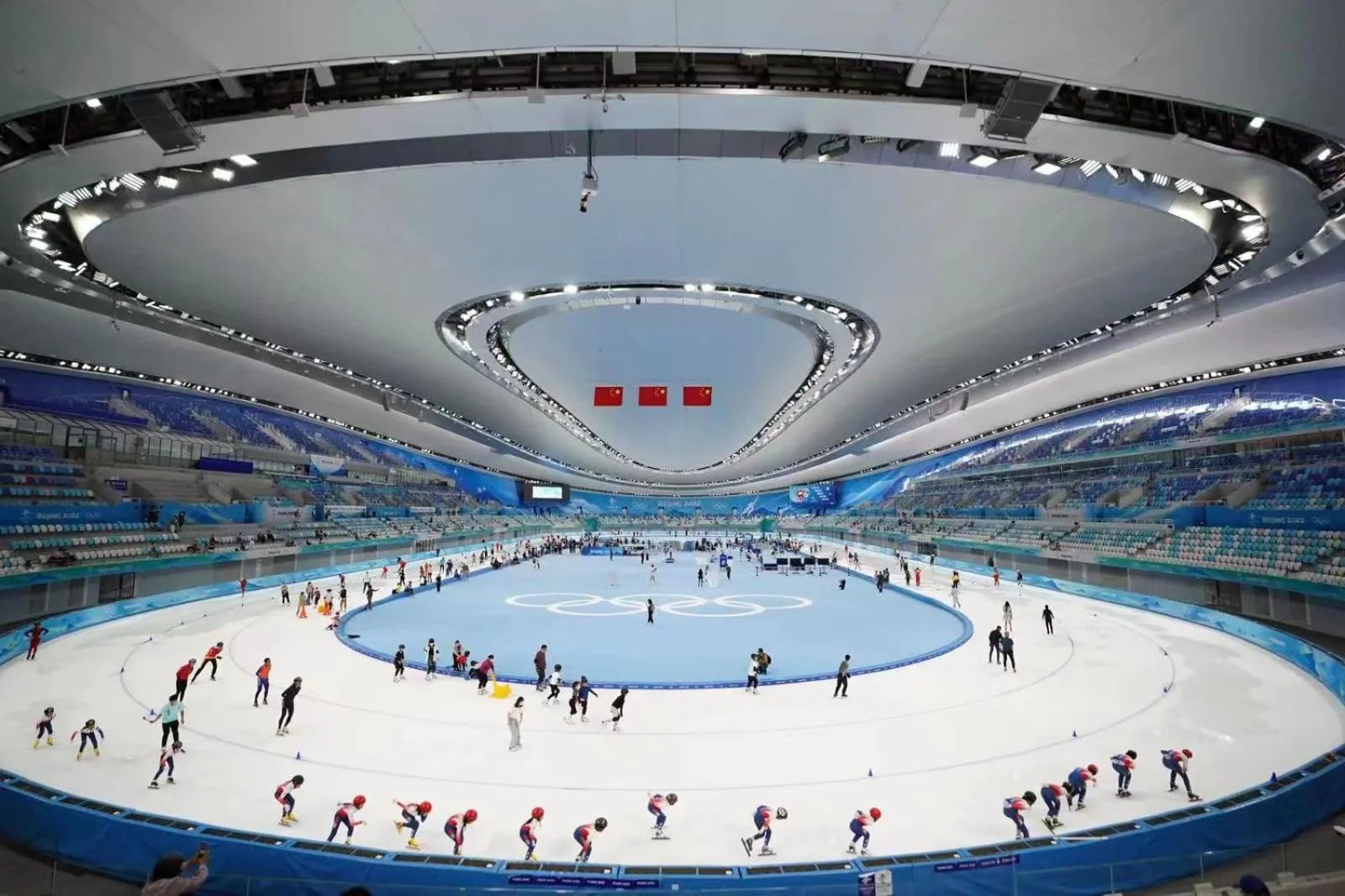 Guests in InterContinental Beijing Beichen by IHG l Walking Distance to Bird's Nest & Water Cube & Metro Station l Interconnected with China National Convention Center l Award-winning Club Lounge with Mixologist l Direct Metro Line to Wangfujing