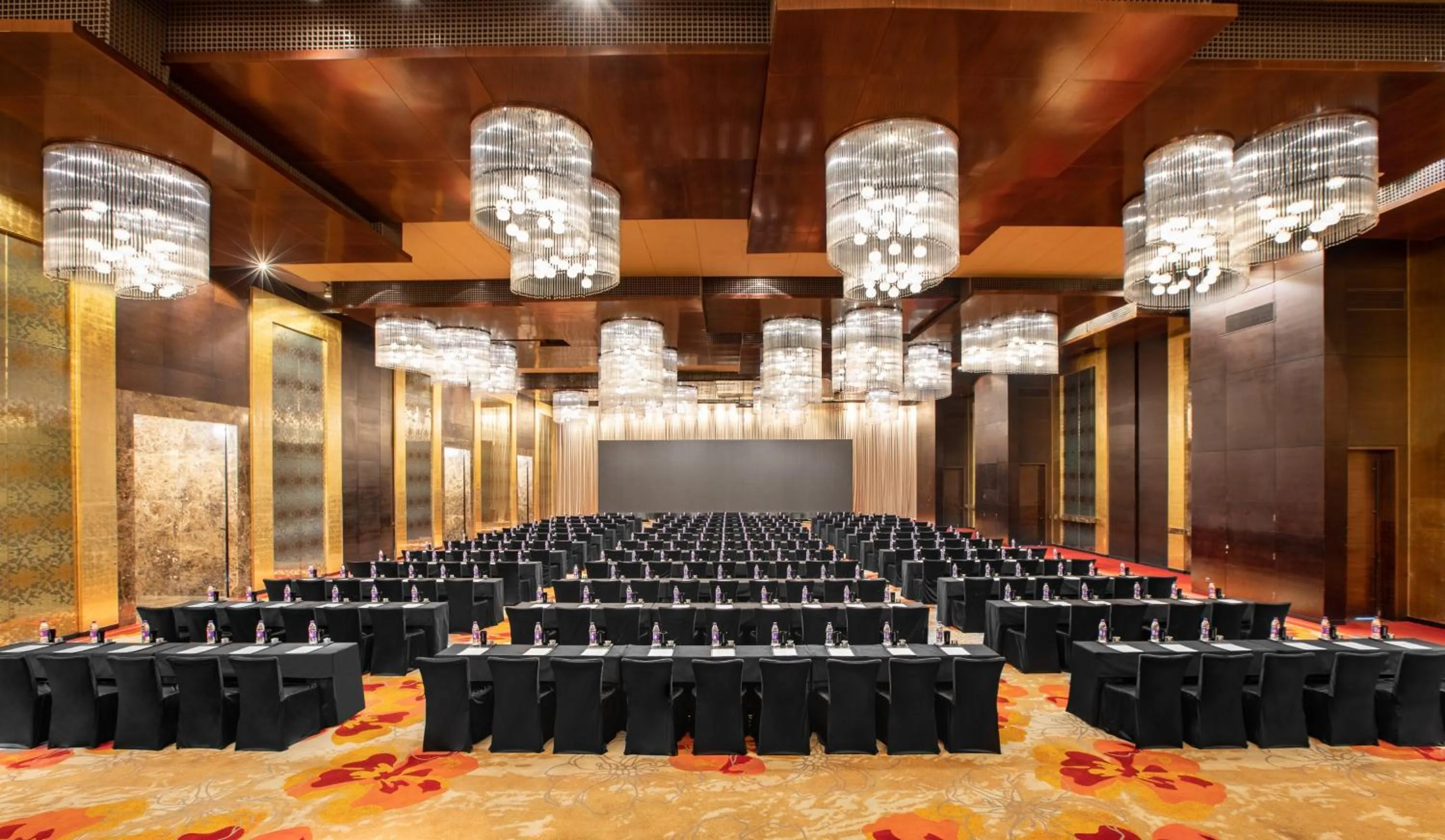 Banquet/Function facilities in InterContinental Beijing Beichen by IHG l Walking Distance to Bird's Nest & Water Cube & Metro Station l Interconnected with China National Convention Center l Award-winning Club Lounge with Mixologist l Direct Metro Line to Wangfujing
