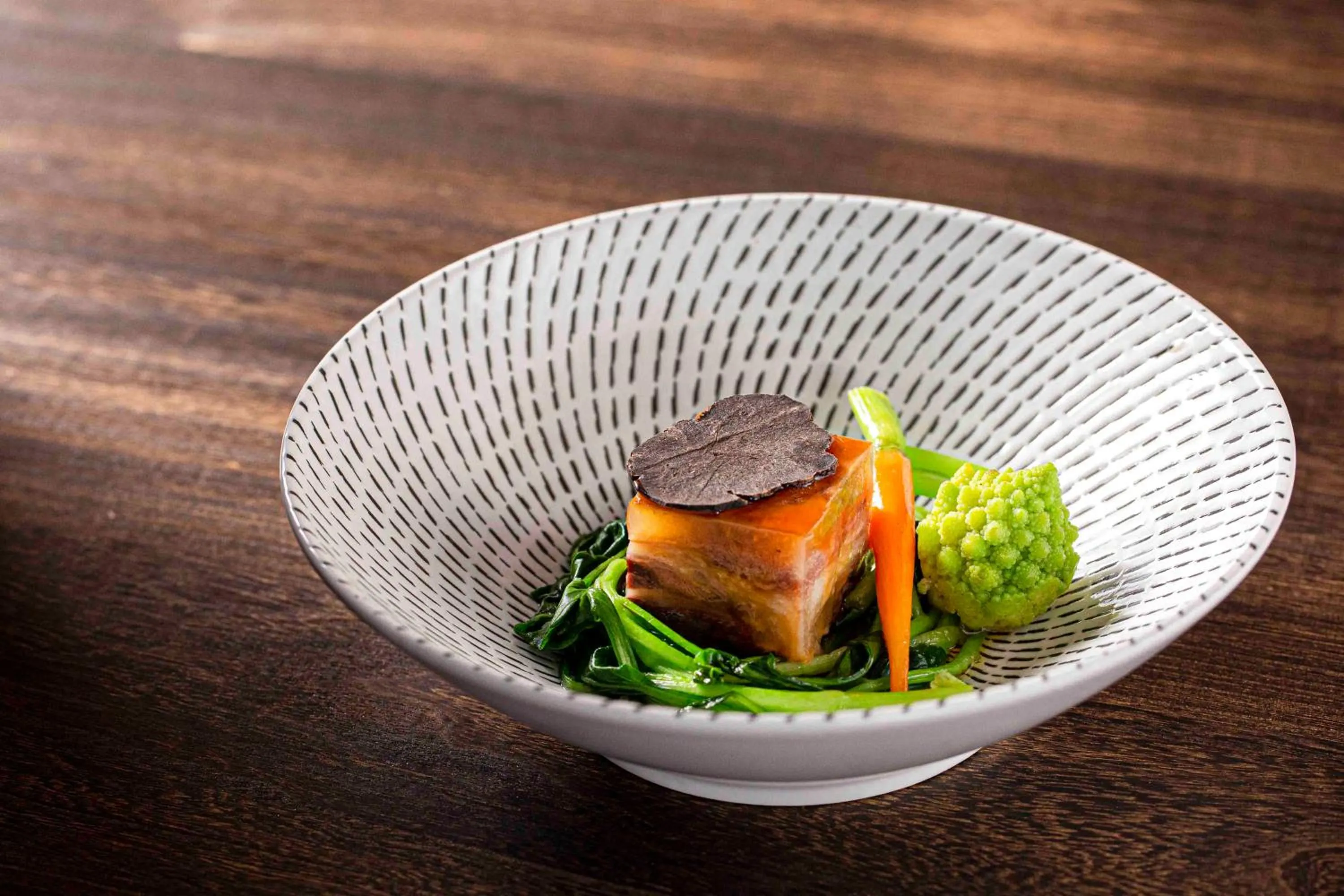 Restaurant/places to eat in InterContinental Beijing Beichen by IHG l Walking Distance to Bird's Nest & Water Cube & Metro Station l Interconnected with China National Convention Center l Award-winning Club Lounge with Mixologist l Direct Metro Line to Wangfujing