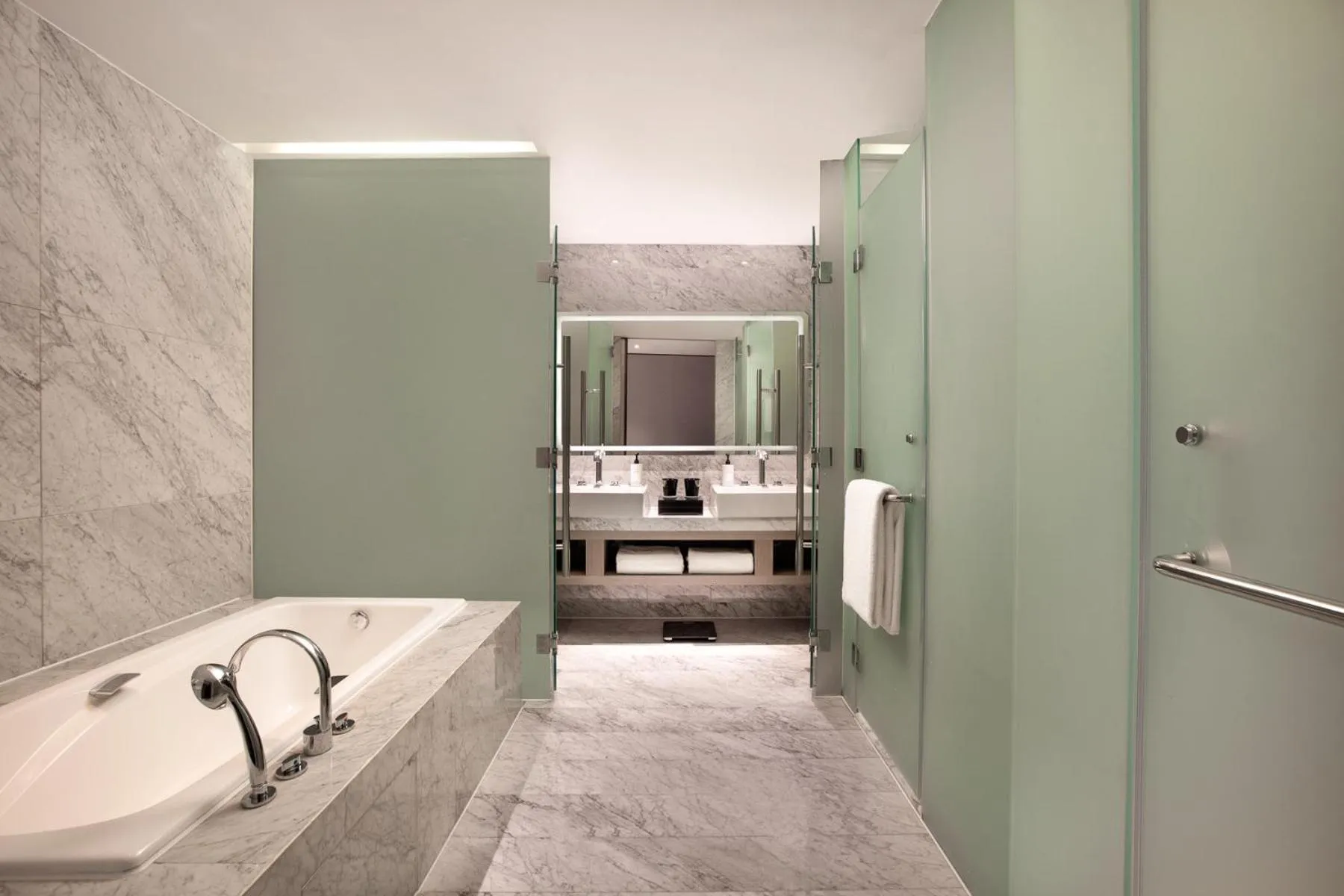 Bathroom in InterContinental Beijing Beichen by IHG l Walking Distance to Bird's Nest & Water Cube & Metro Station l Interconnected with China National Convention Center l Award-winning Club Lounge with Mixologist l Direct Metro Line to Wangfujing