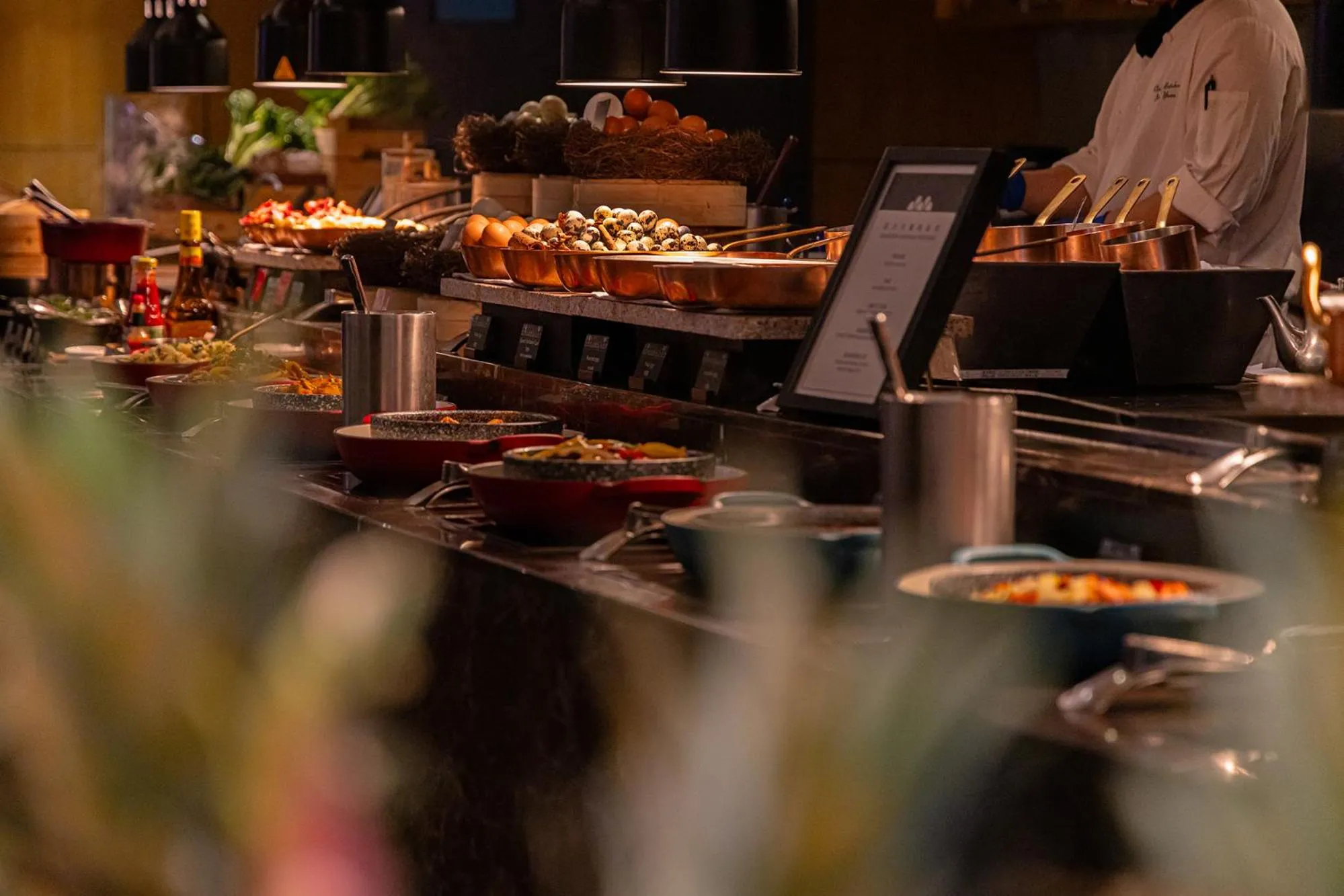 Restaurant/places to eat in InterContinental Beijing Beichen by IHG l Walking Distance to Bird's Nest & Water Cube & Metro Station l Interconnected with China National Convention Center l Award-winning Club Lounge with Mixologist l Direct Metro Line to Wangfujing