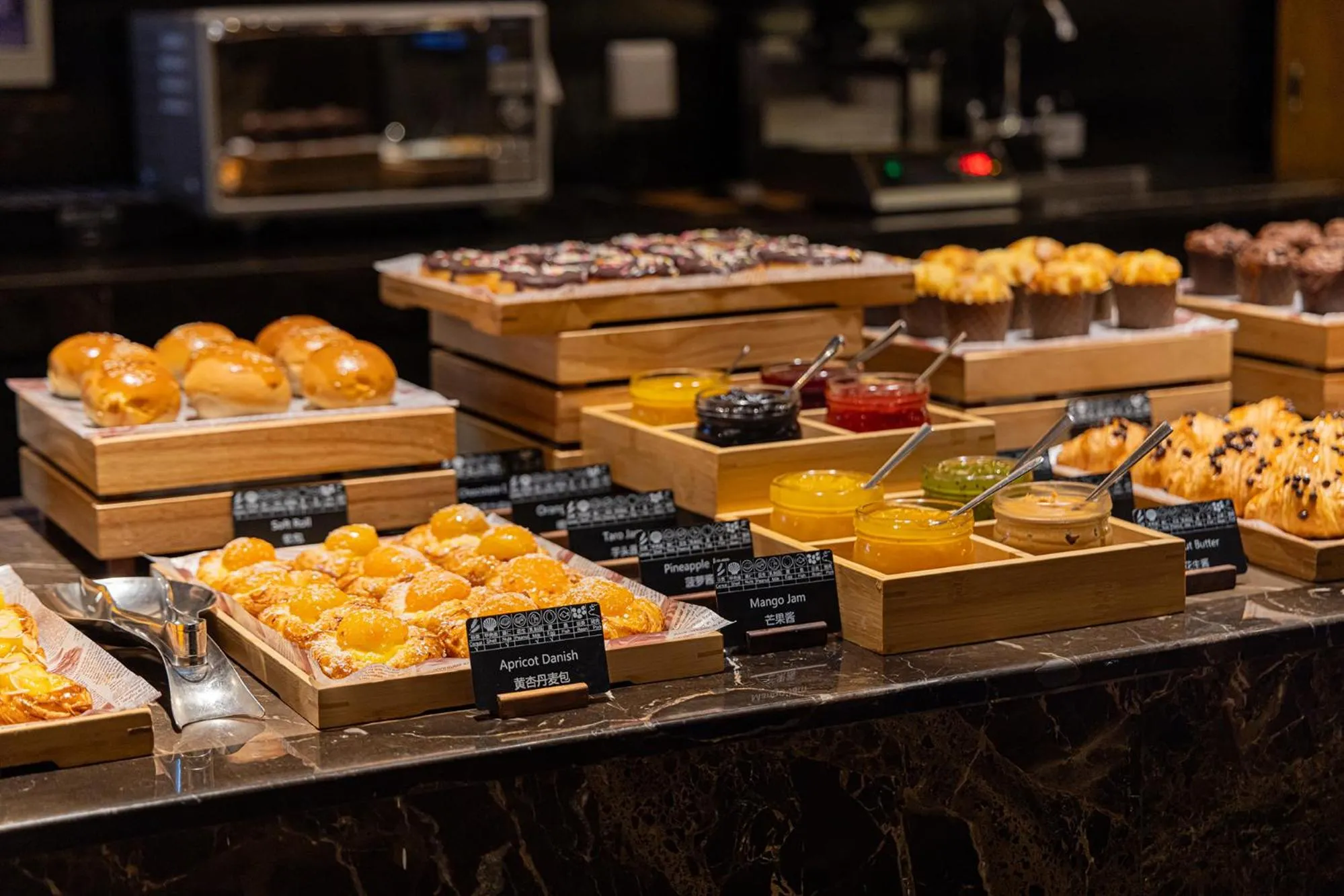 Restaurant/places to eat in InterContinental Beijing Beichen by IHG l Walking Distance to Bird's Nest & Water Cube & Metro Station l Interconnected with China National Convention Center l Award-winning Club Lounge with Mixologist l Direct Metro Line to Wangfujing