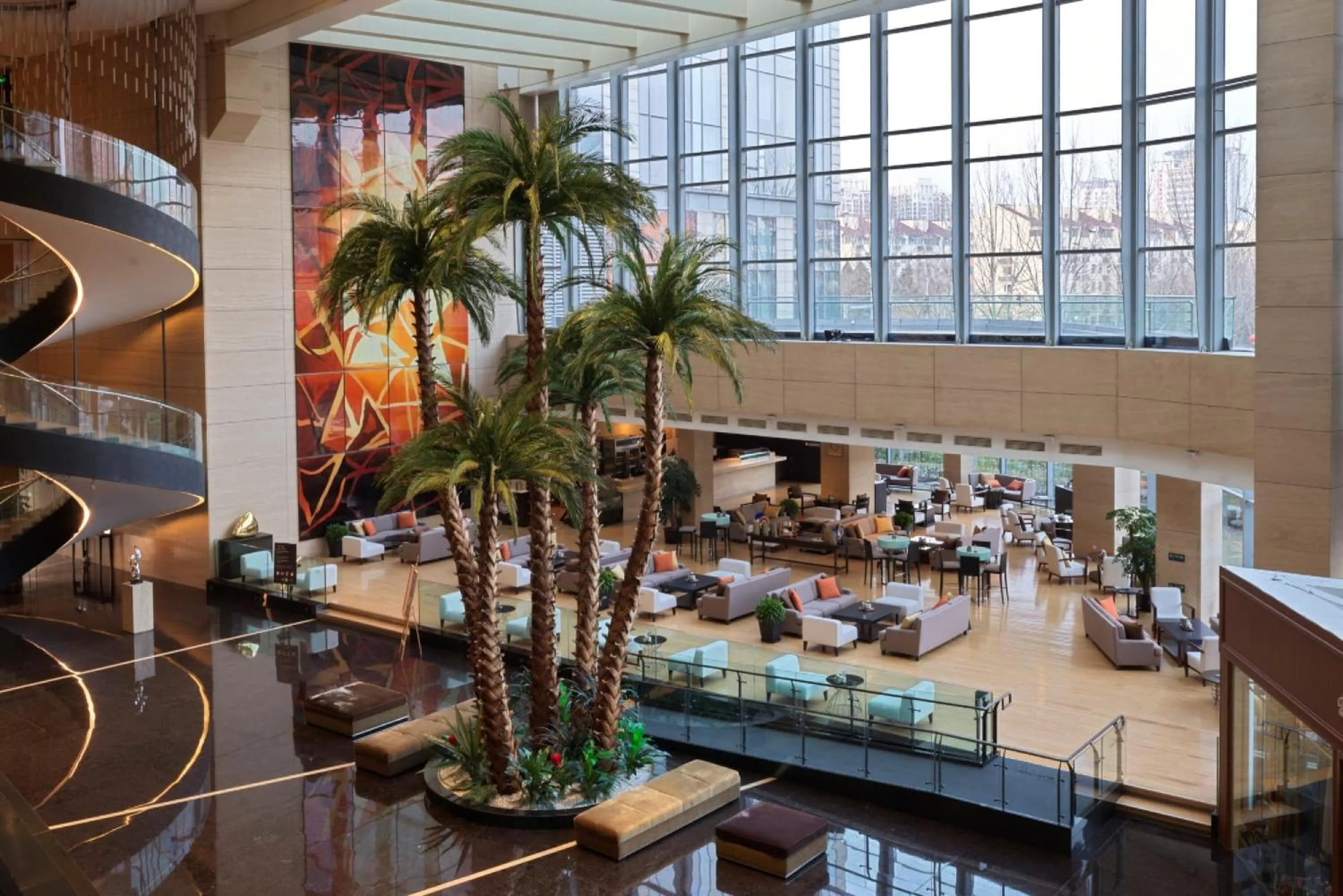 Lounge or bar in InterContinental Beijing Beichen by IHG l Walking Distance to Bird's Nest & Water Cube & Metro Station l Interconnected with China National Convention Center l Award-winning Club Lounge with Mixologist l Direct Metro Line to Wangfujing