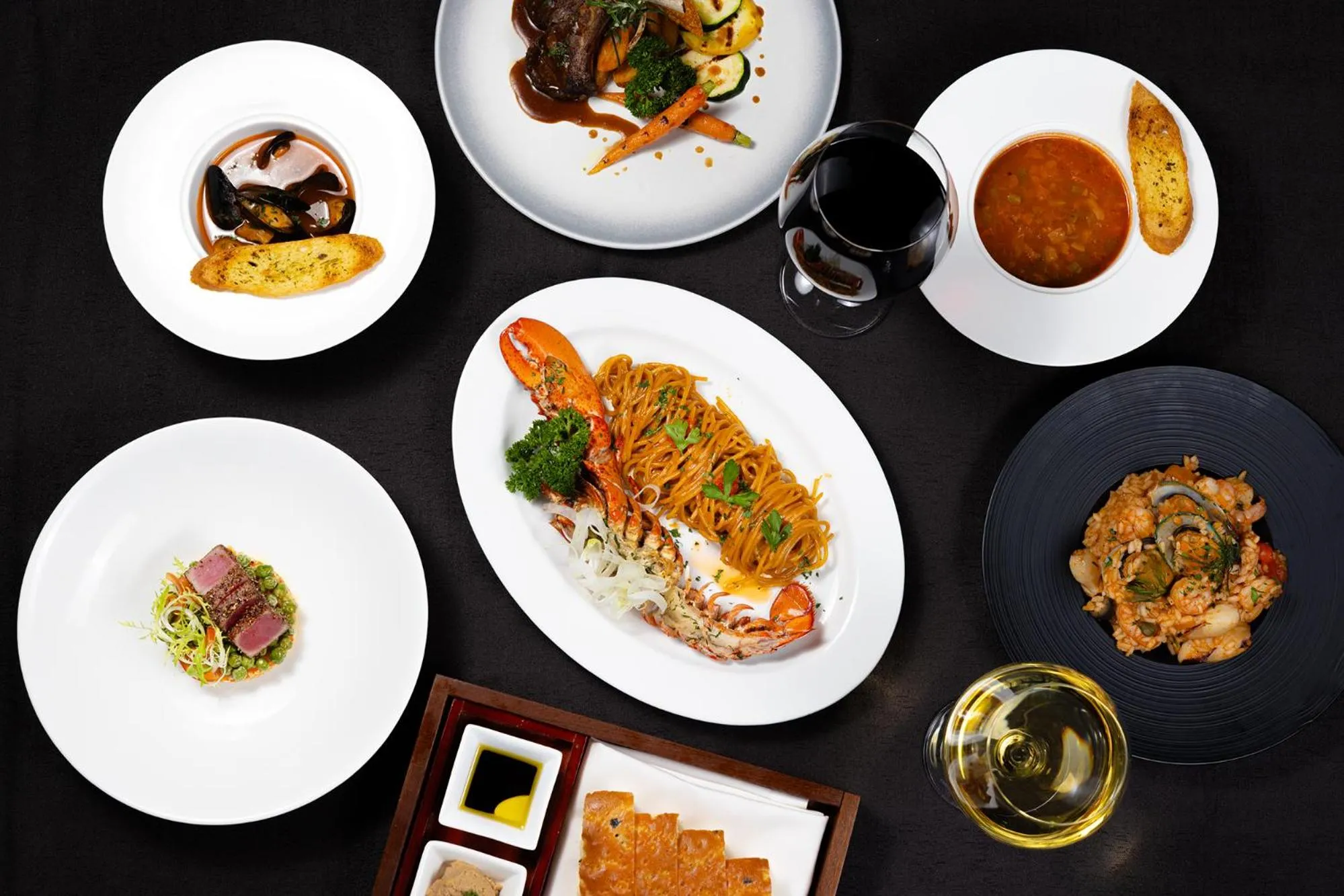 Restaurant/places to eat in InterContinental Beijing Beichen by IHG l Walking Distance to Bird's Nest & Water Cube & Metro Station l Interconnected with China National Convention Center l Award-winning Club Lounge with Mixologist l Direct Metro Line to Wangfujing