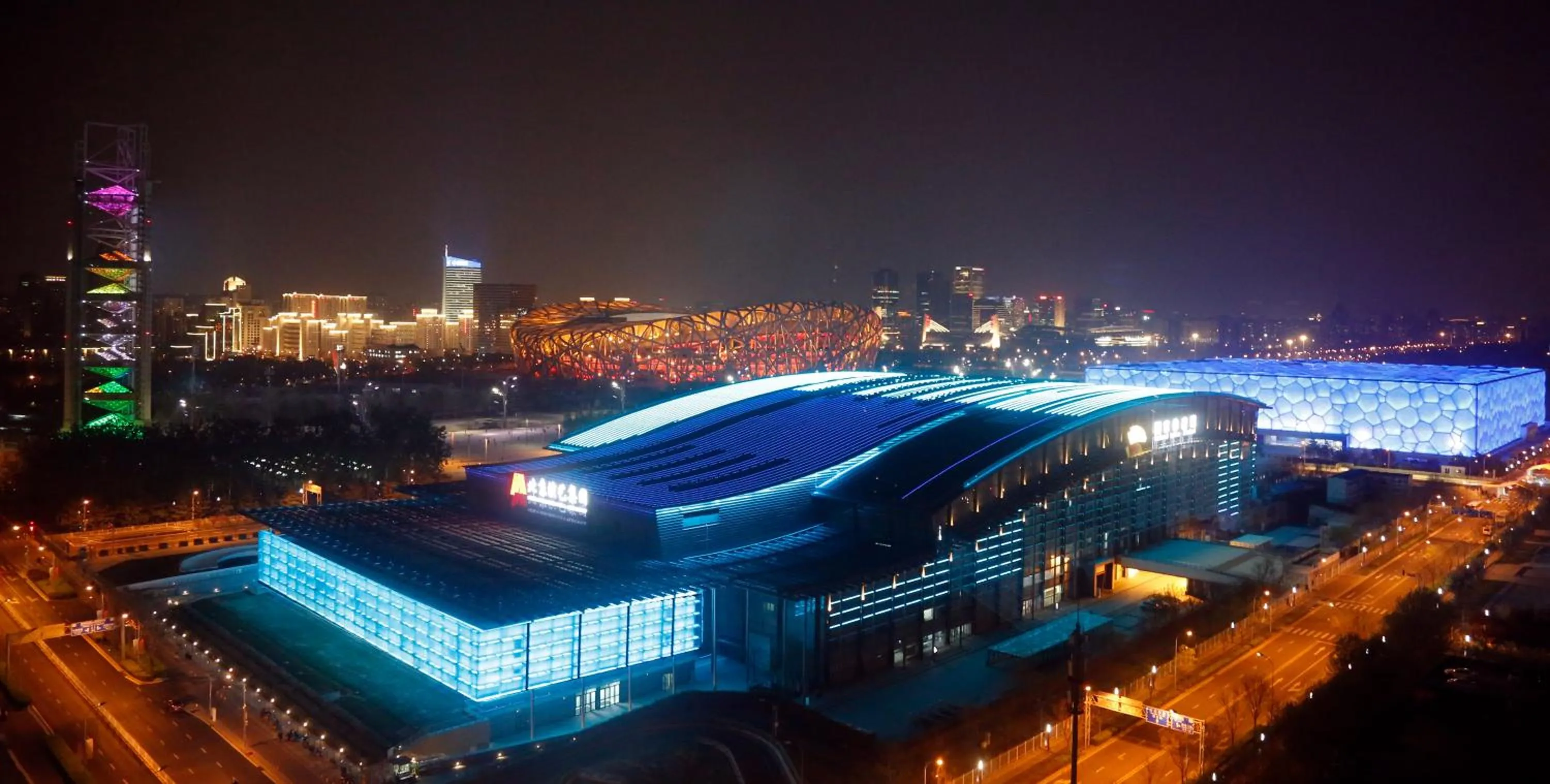 Property building in InterContinental Beijing Beichen by IHG l Walking Distance to Bird's Nest & Water Cube & Metro Station l Interconnected with China National Convention Center l Award-winning Club Lounge with Mixologist l Direct Metro Line to Wangfujing