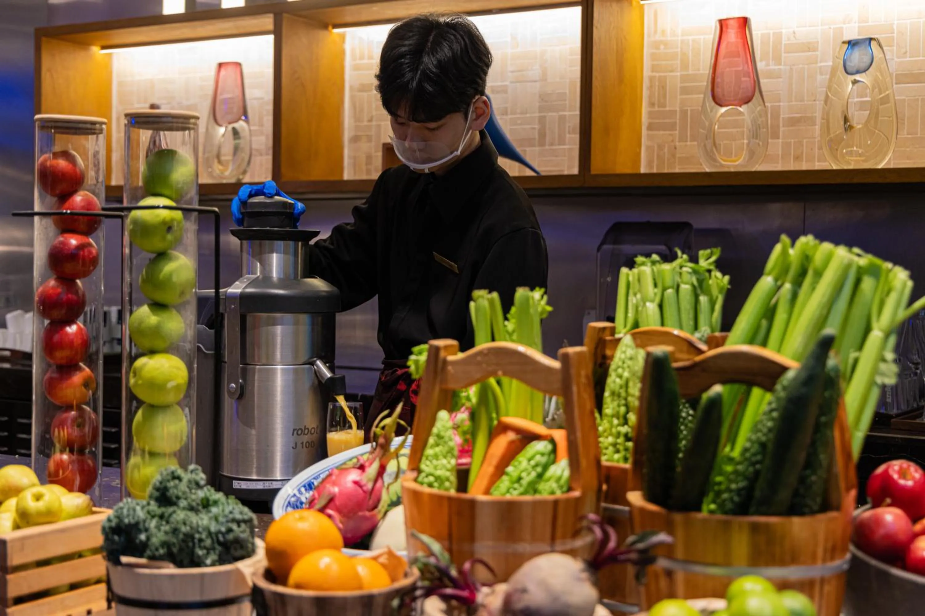 Restaurant/places to eat in InterContinental Beijing Beichen by IHG l Walking Distance to Bird's Nest & Water Cube & Metro Station l Interconnected with China National Convention Center l Award-winning Club Lounge with Mixologist l Direct Metro Line to Wangfujing