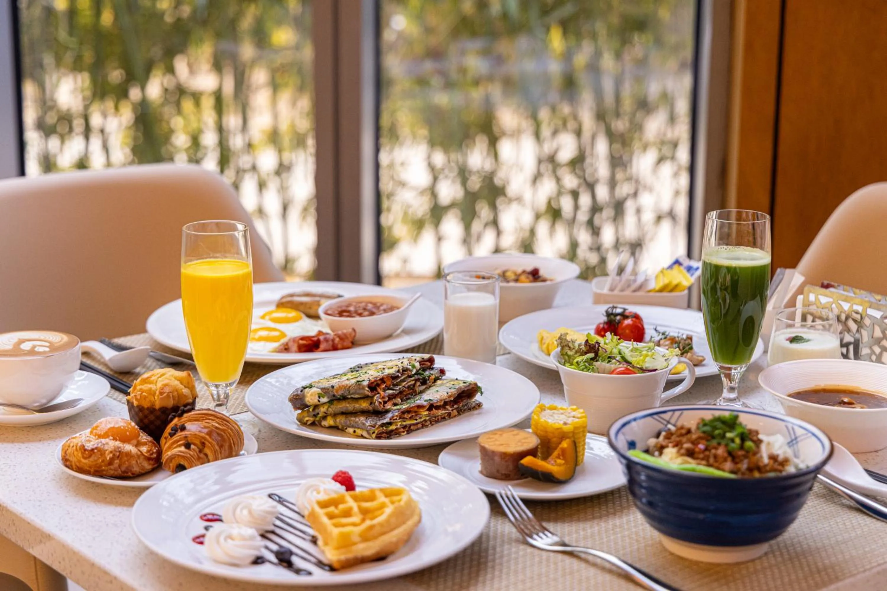 Restaurant/places to eat in InterContinental Beijing Beichen by IHG l Walking Distance to Bird's Nest & Water Cube & Metro Station l Interconnected with China National Convention Center l Award-winning Club Lounge with Mixologist l Direct Metro Line to Wangfujing