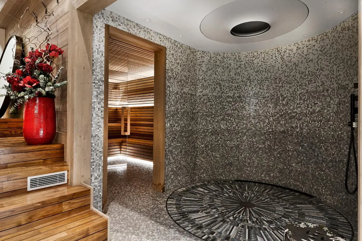 Shower in Lys Martagon