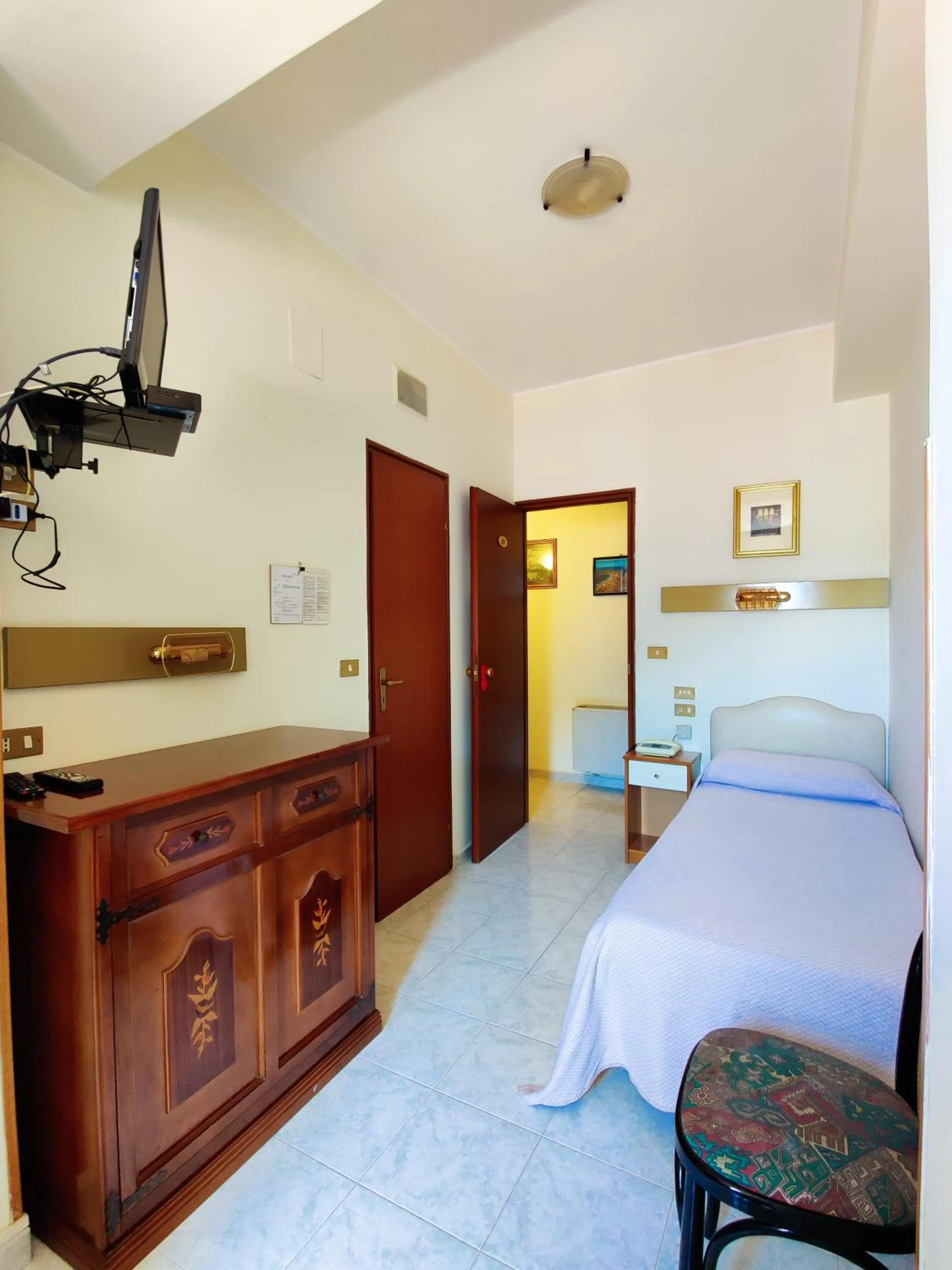 TV and multimedia, Bed in Albergo delle Rose