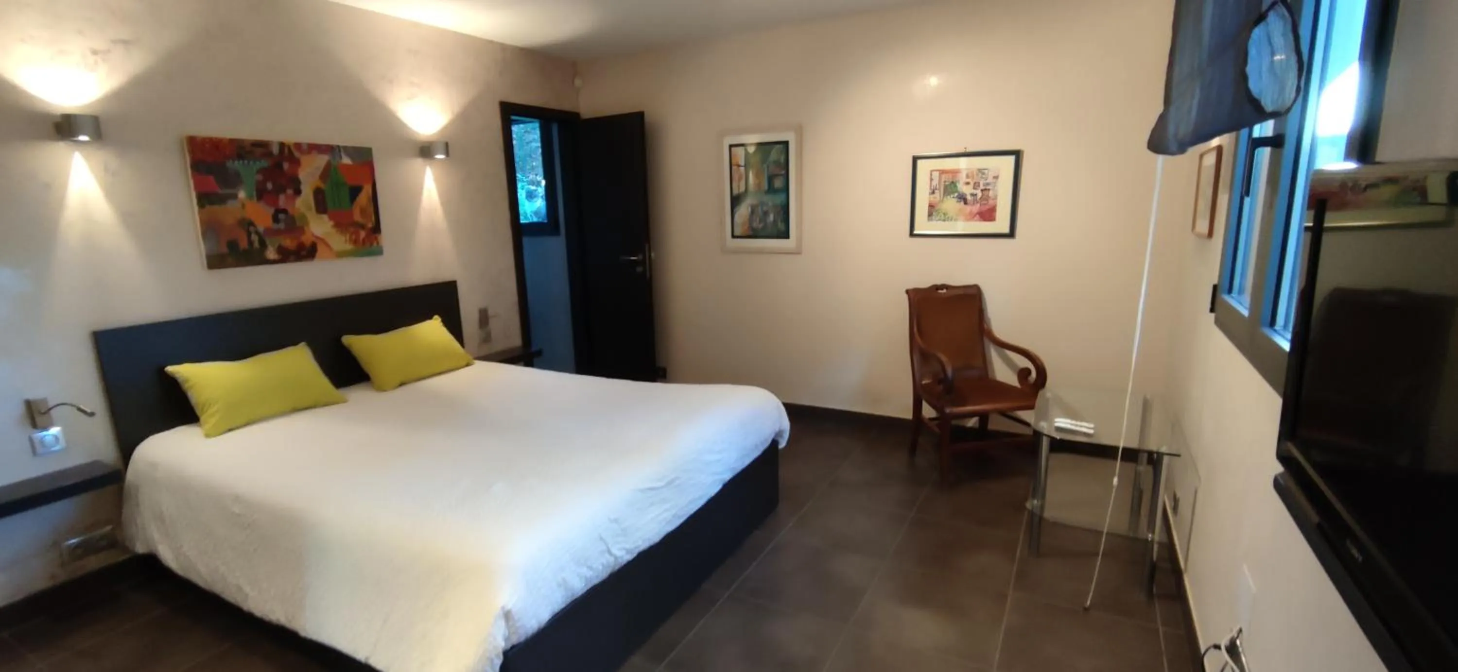 Bedroom, Bed in Comme une évidence