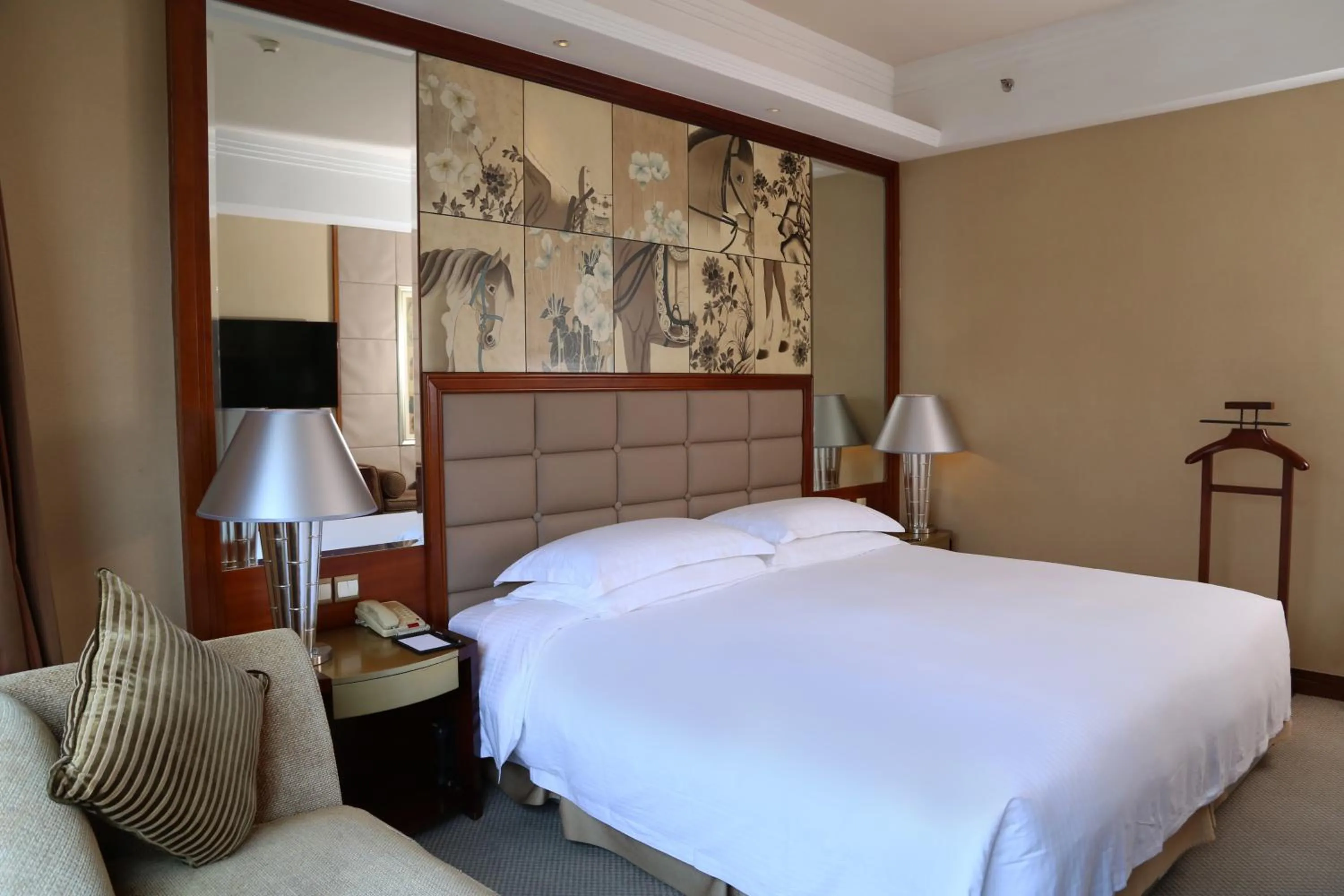 Bed in Kempinski Hotel Shenzhen