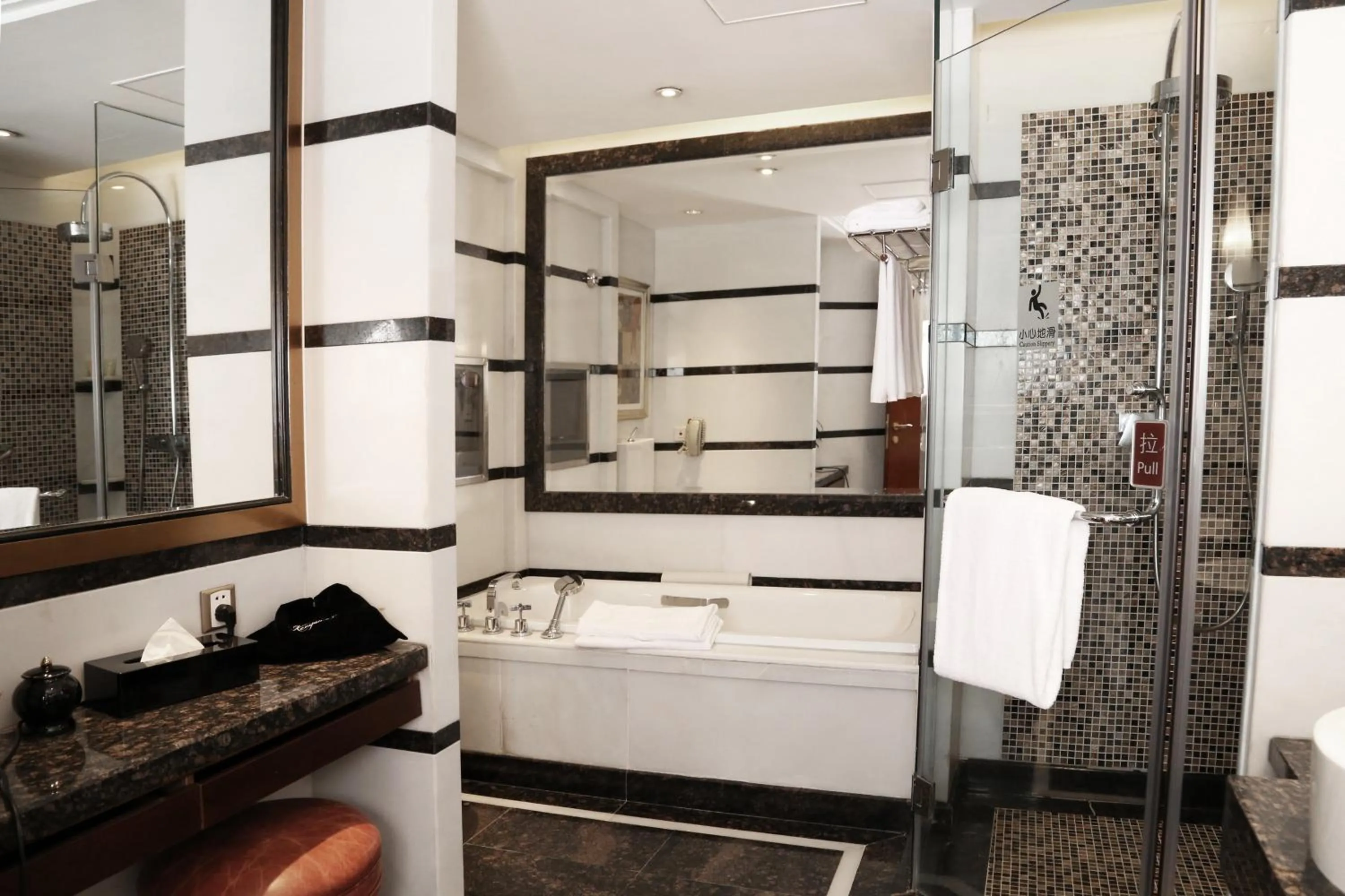 Shower in Kempinski Hotel Shenzhen