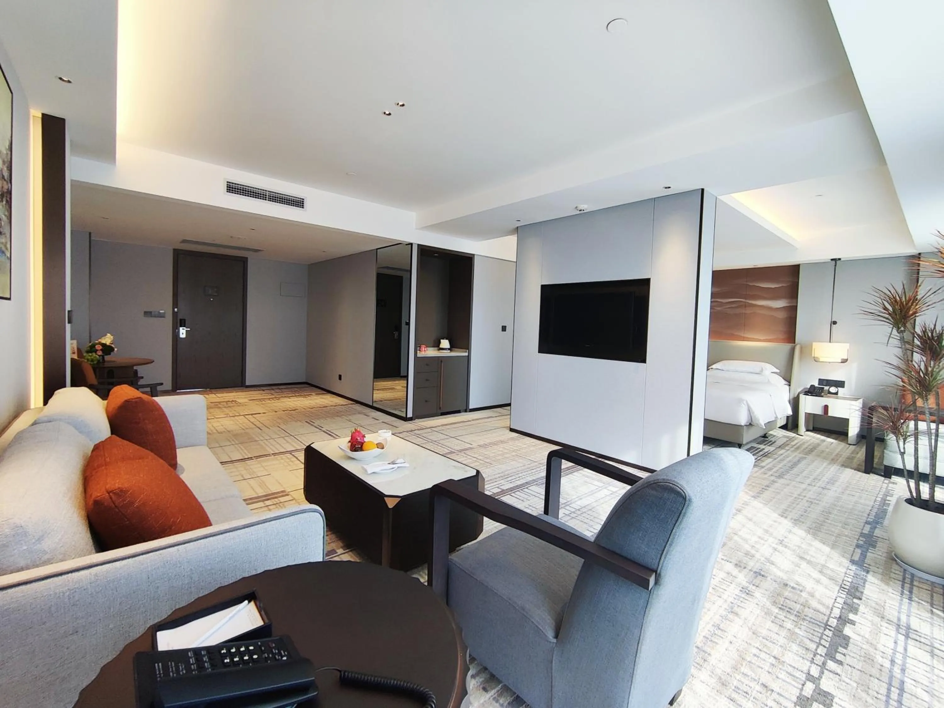 Photo of the whole room in Swissôtel Shenyang