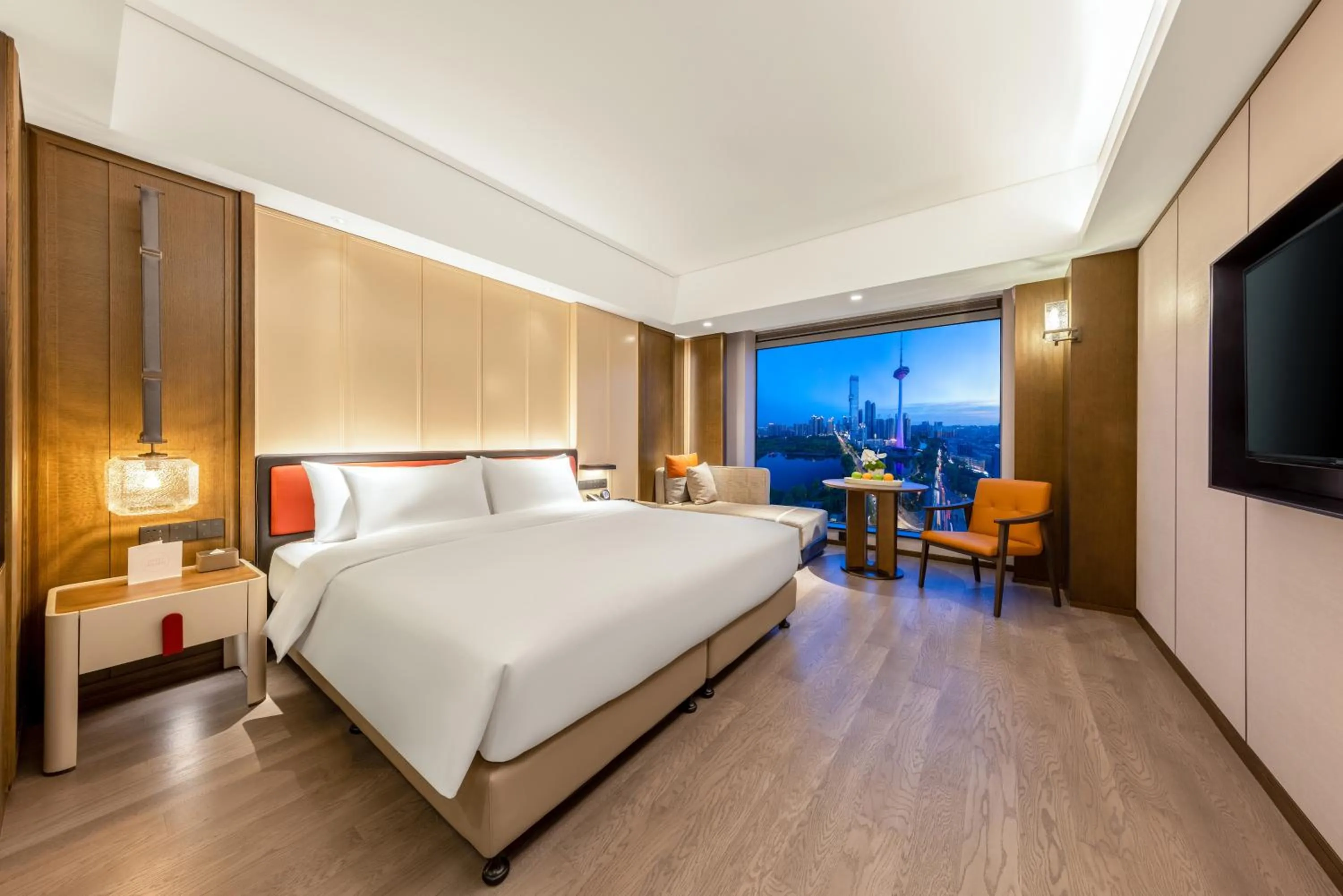 Photo of the whole room, Bed in Swissôtel Shenyang