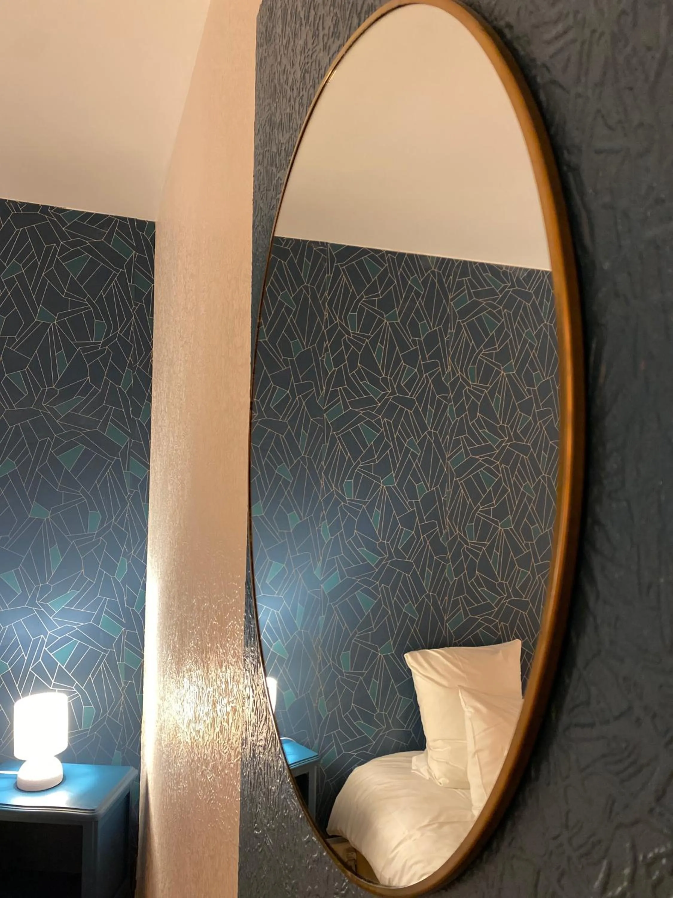 Bedroom in Logis Hôtel Médiéval, Montélimar Nord