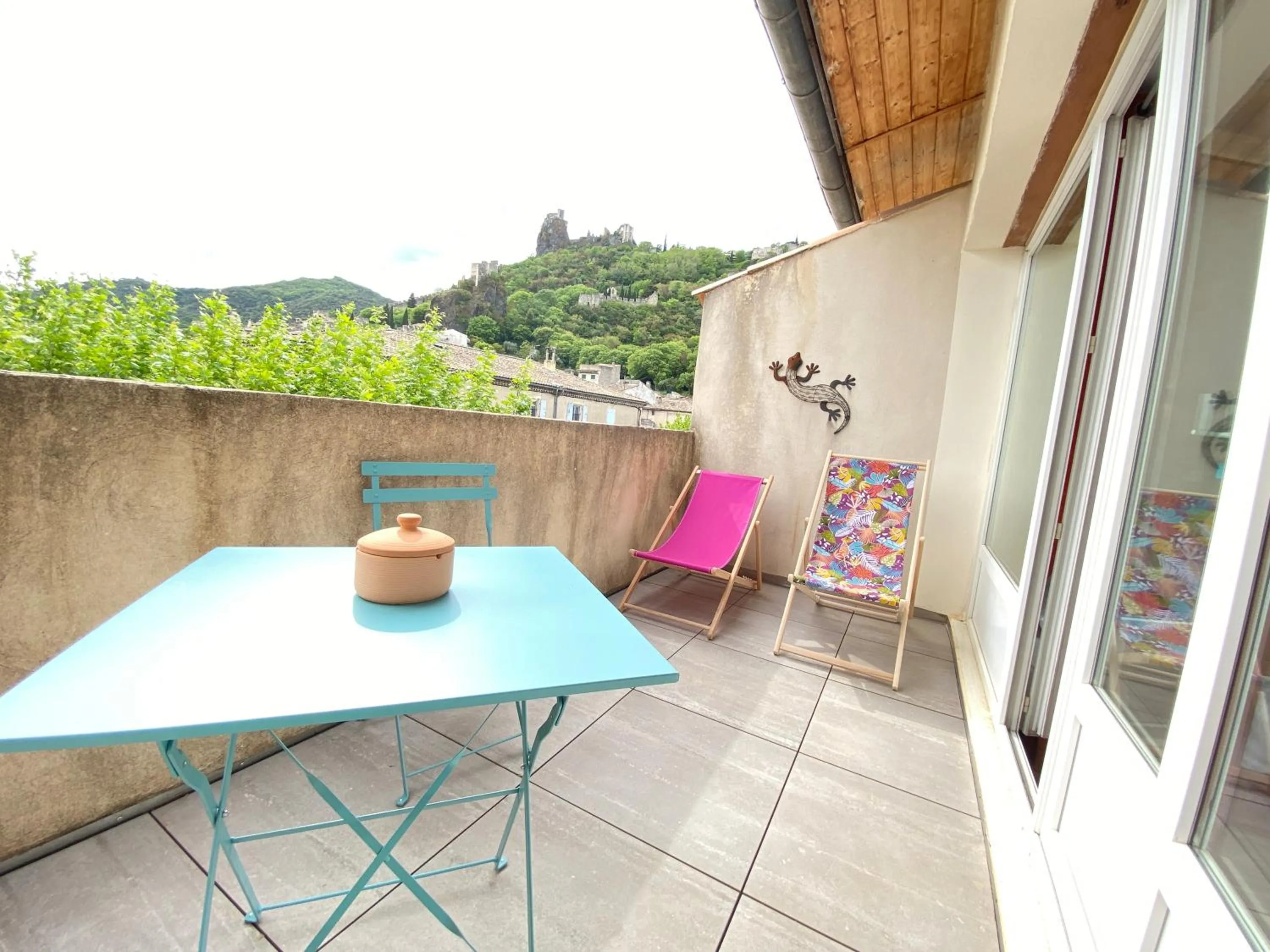 Patio in Logis Hôtel Médiéval, Montélimar Nord