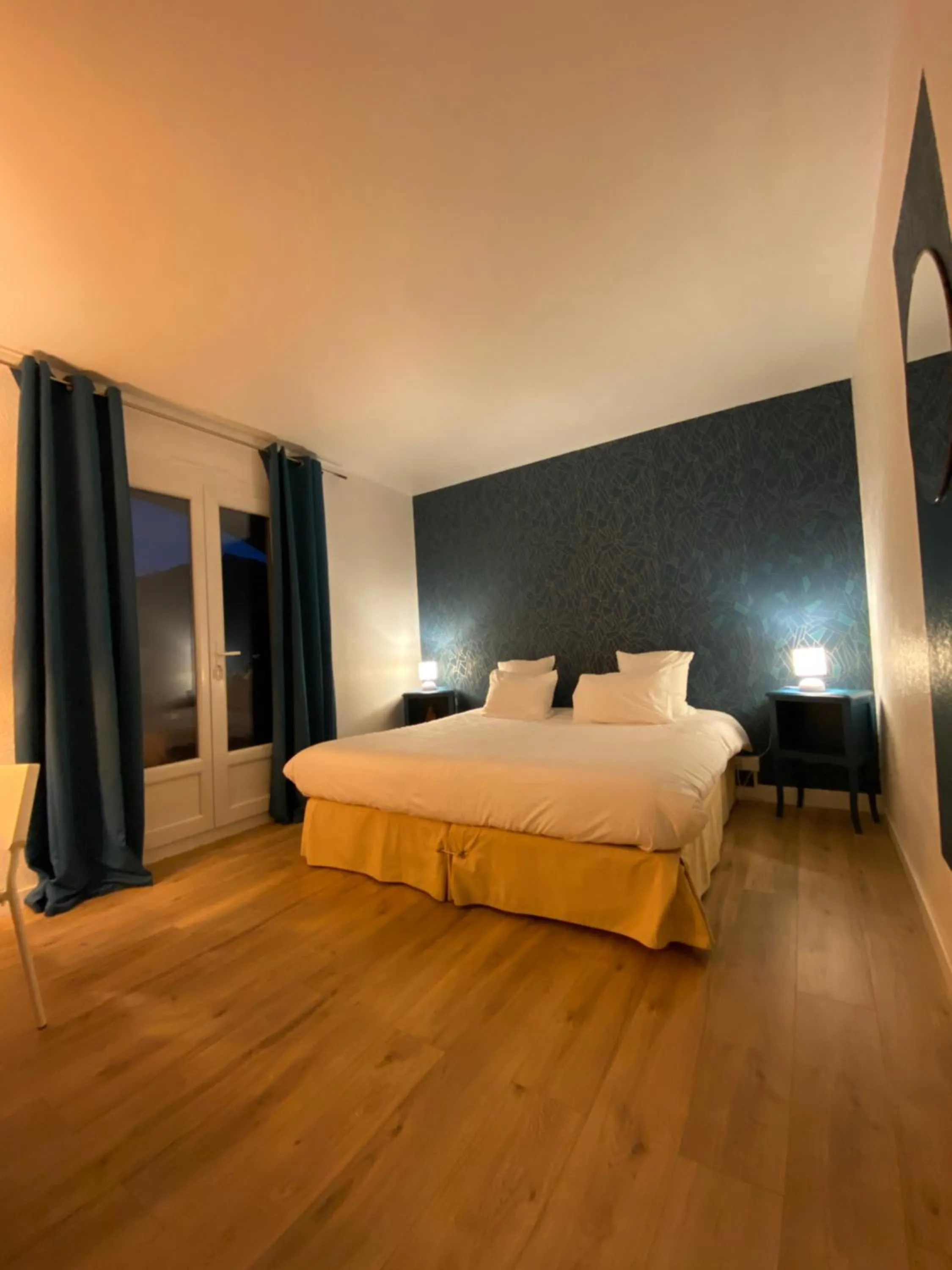 Bedroom, Bed in Logis Hôtel Médiéval, Montélimar Nord