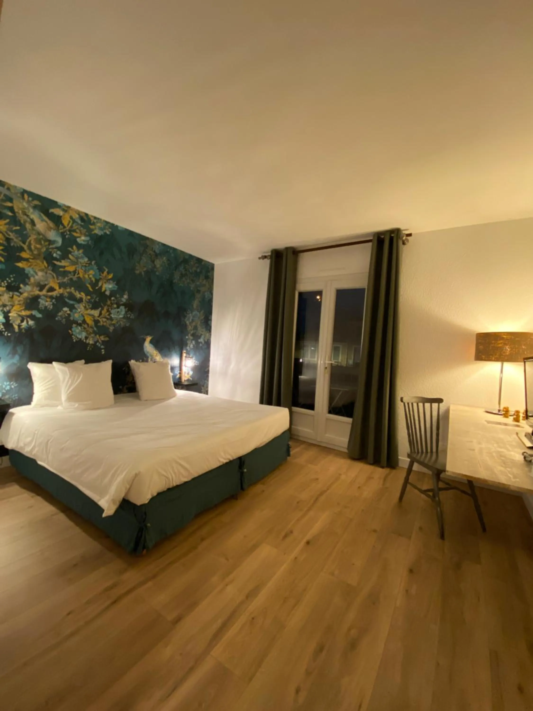 Bedroom, Bed in Logis Hôtel Médiéval, Montélimar Nord