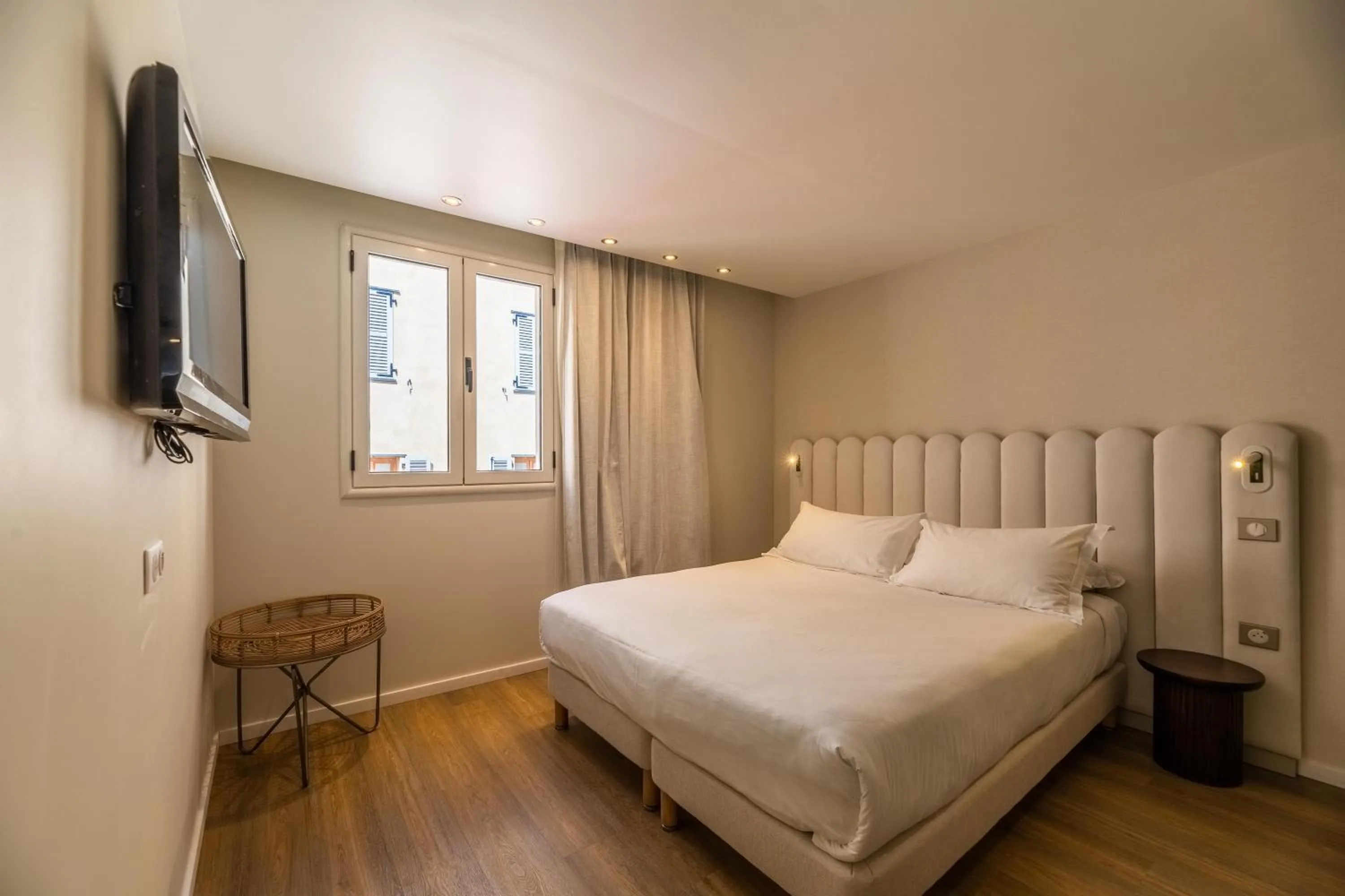 Photo of the whole room, Bed in L'Escale Côté Sud