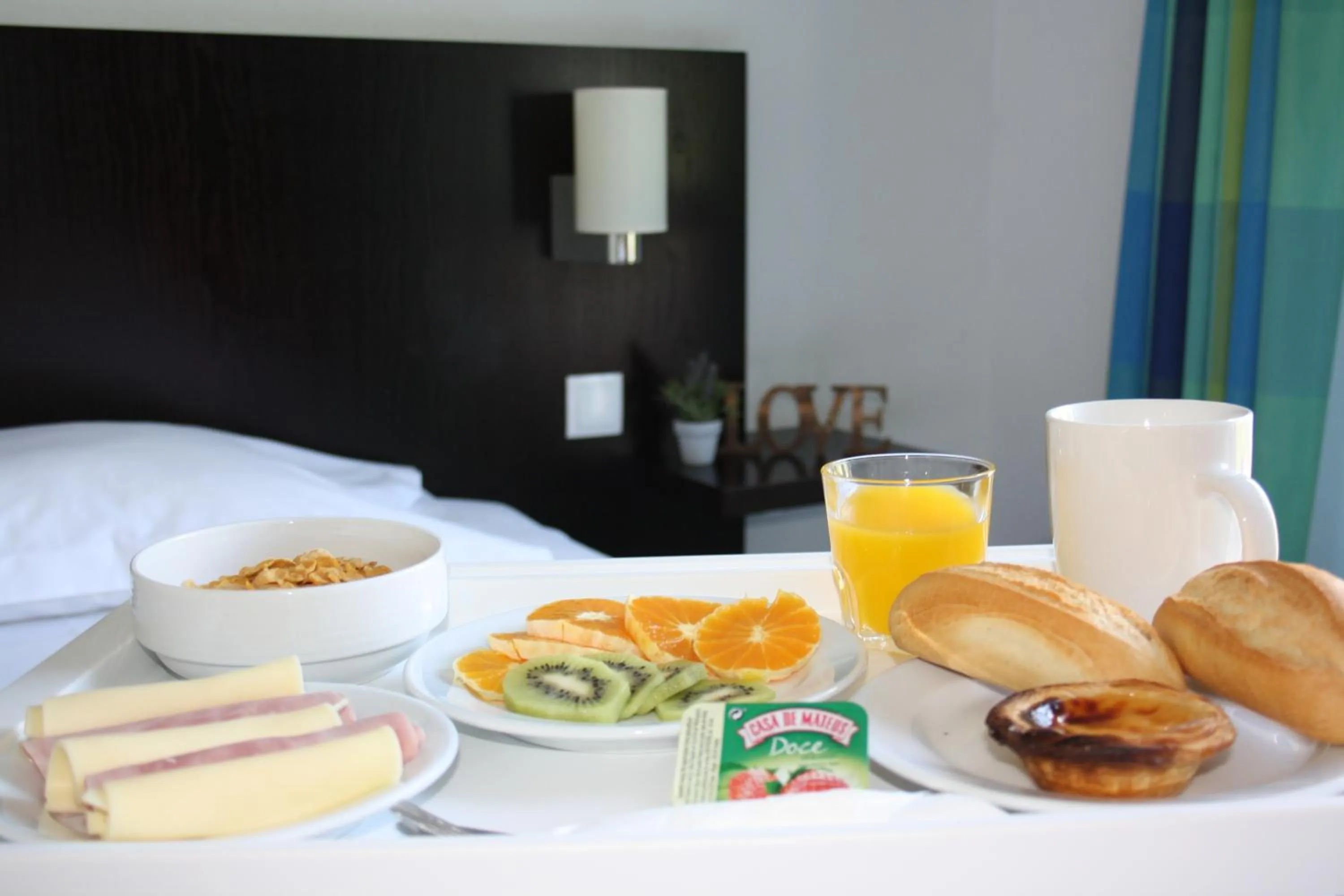 Breakfast, Bed in Flag Hotel Santarém
