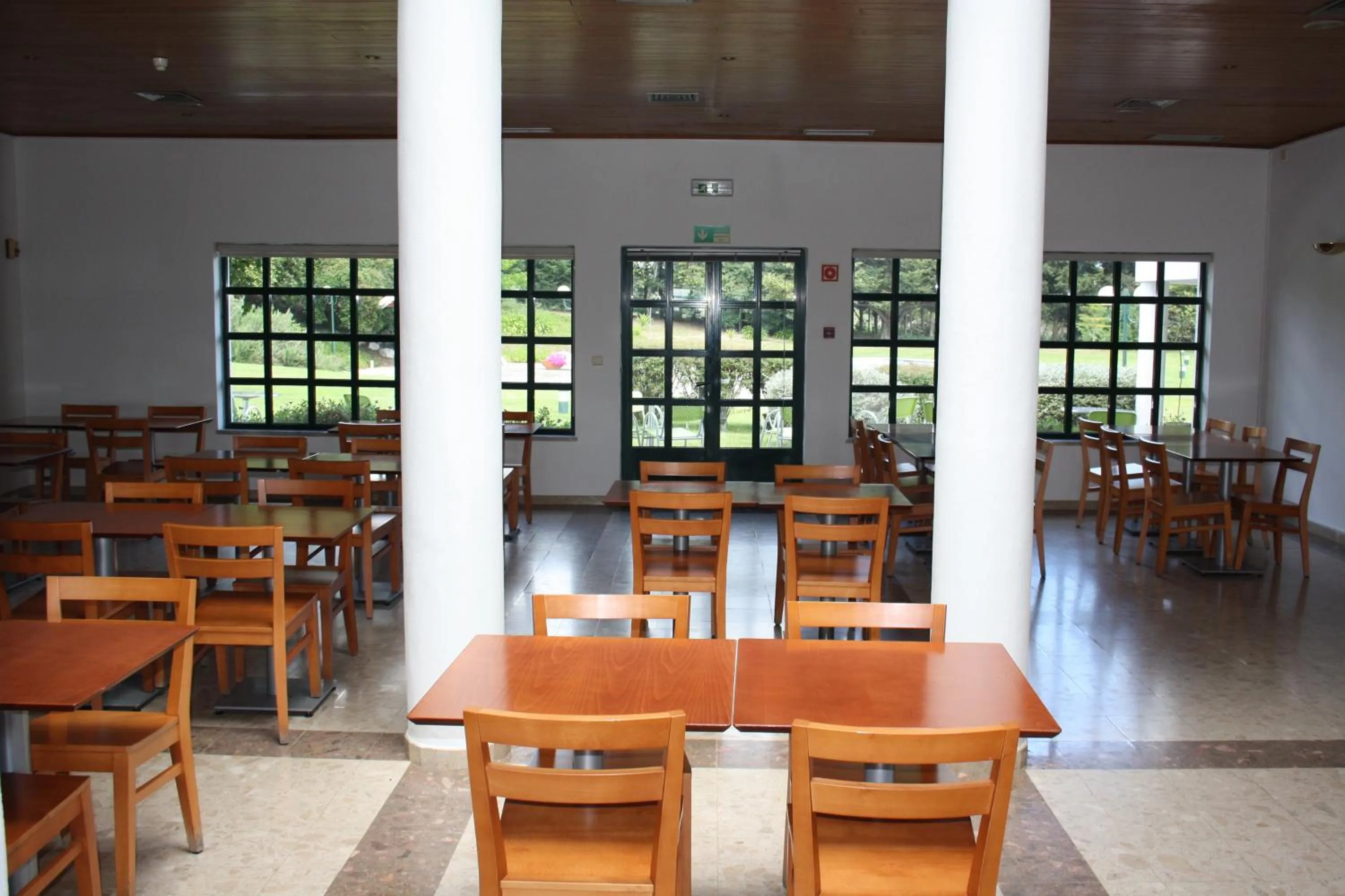 Restaurant/places to eat in Flag Hotel Santarém