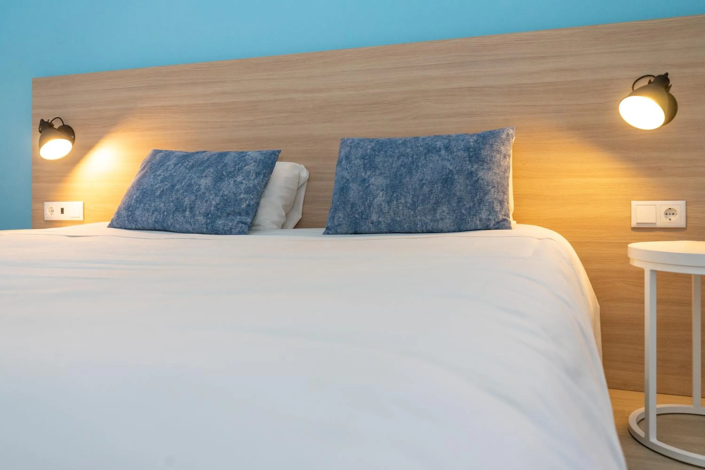 Property building, Bed in Flag Hotel Santarém