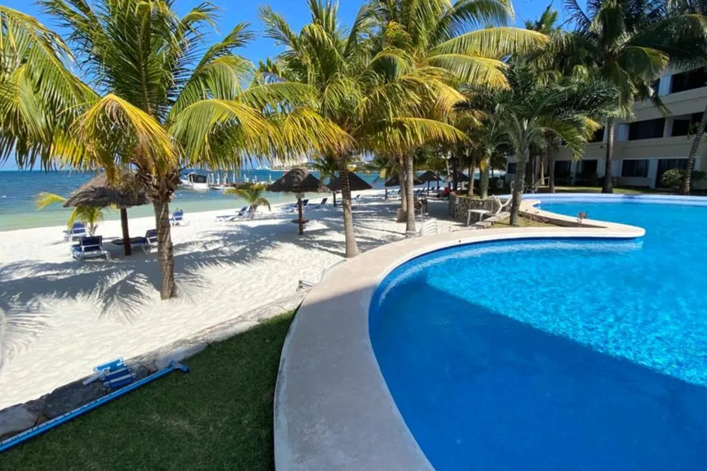 Oceanfront Condo BM By Andiani