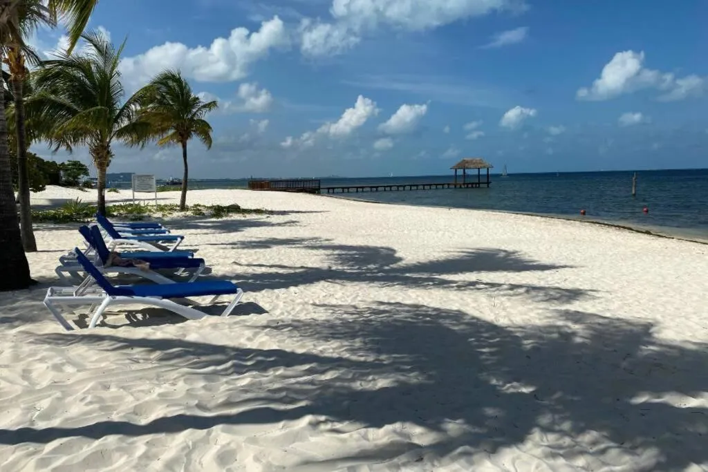 Oceanfront Condo BM By Andiani