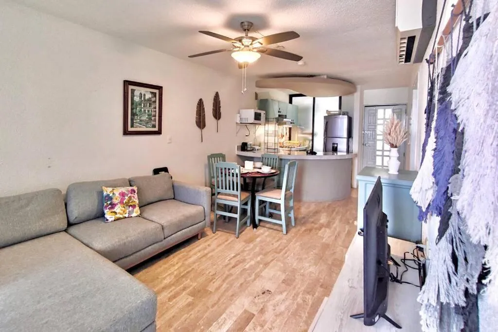 Oceanfront Condo BM By Andiani