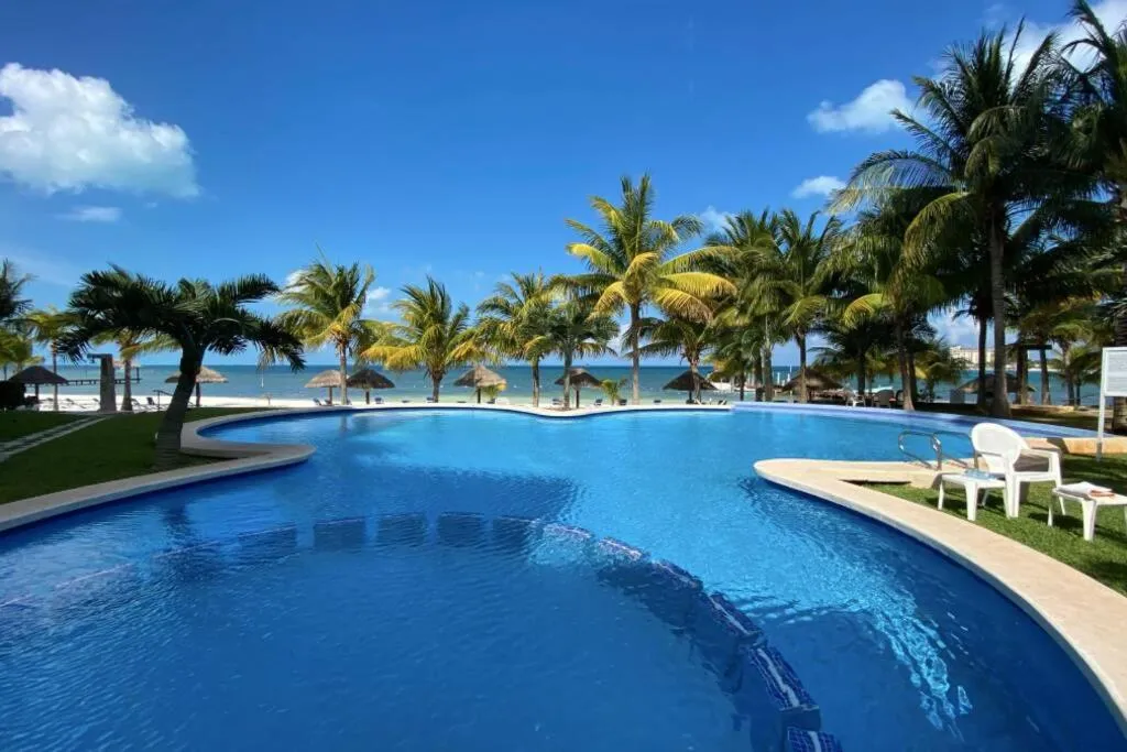 Oceanfront Condo BM By Andiani