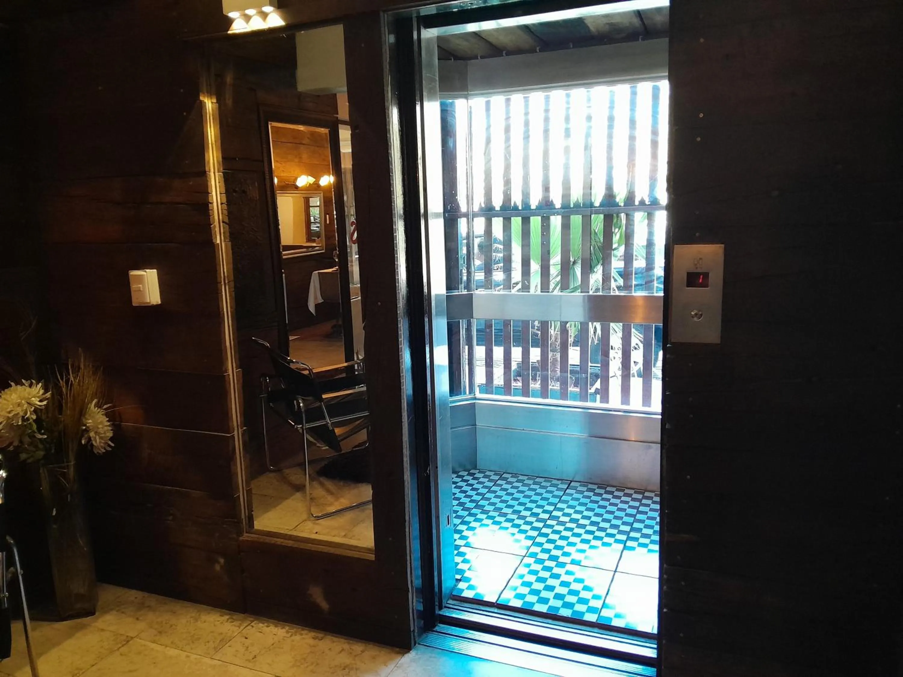 elevator in Hotel Sonetto