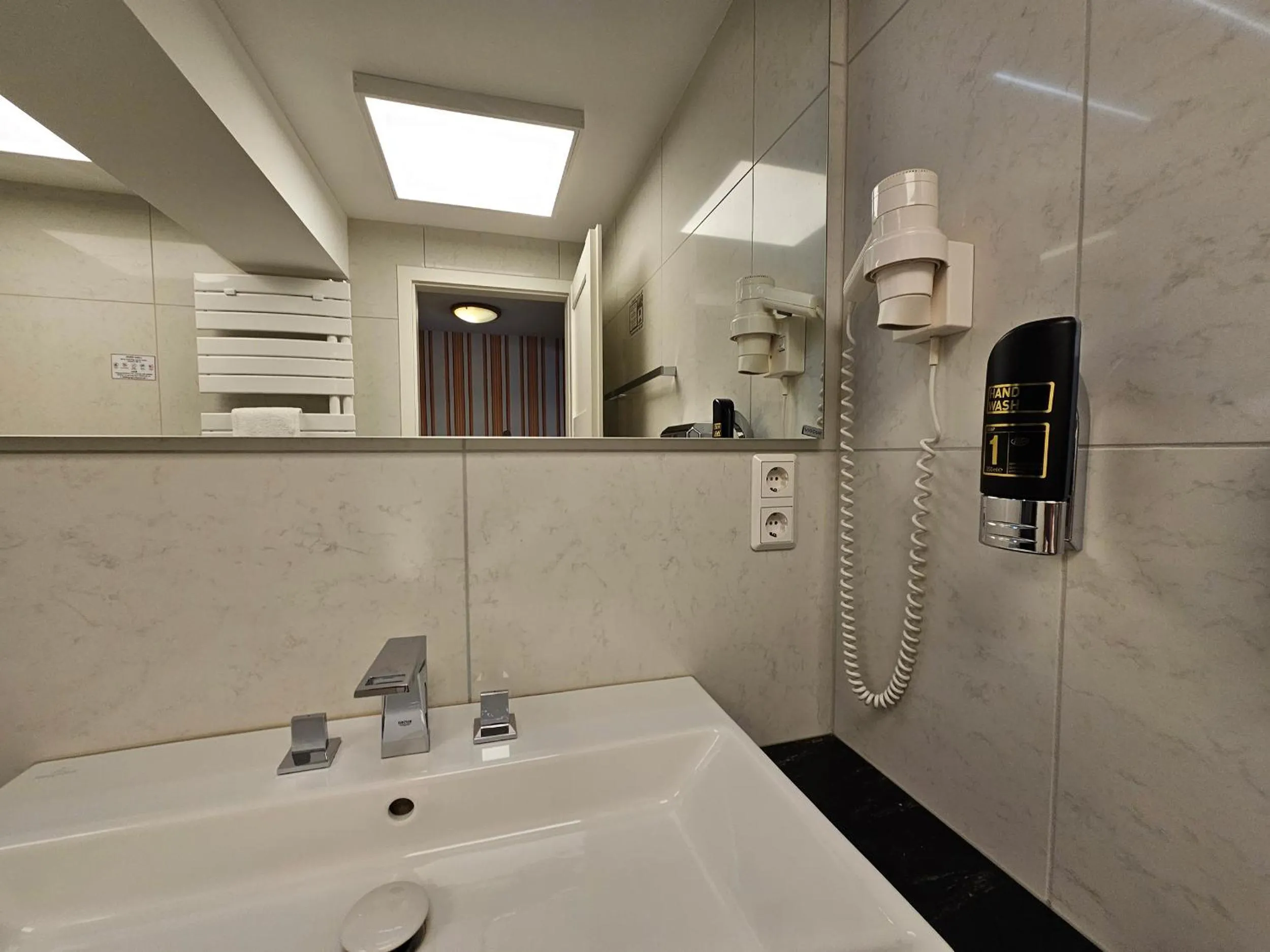 Shower in Hotel Am Markt & Brauhaus Stadtkrug