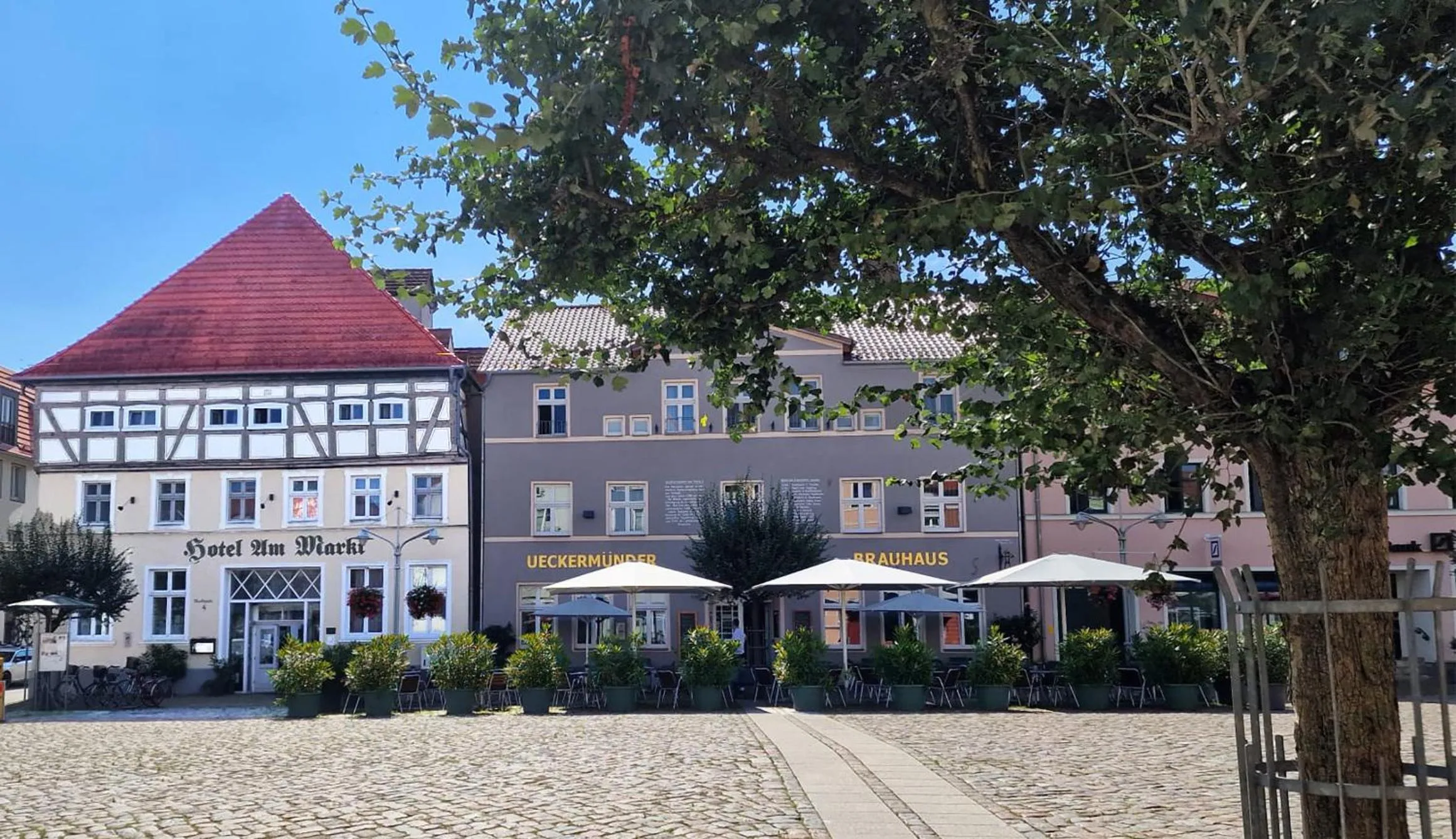 Property building in Hotel Am Markt & Brauhaus Stadtkrug