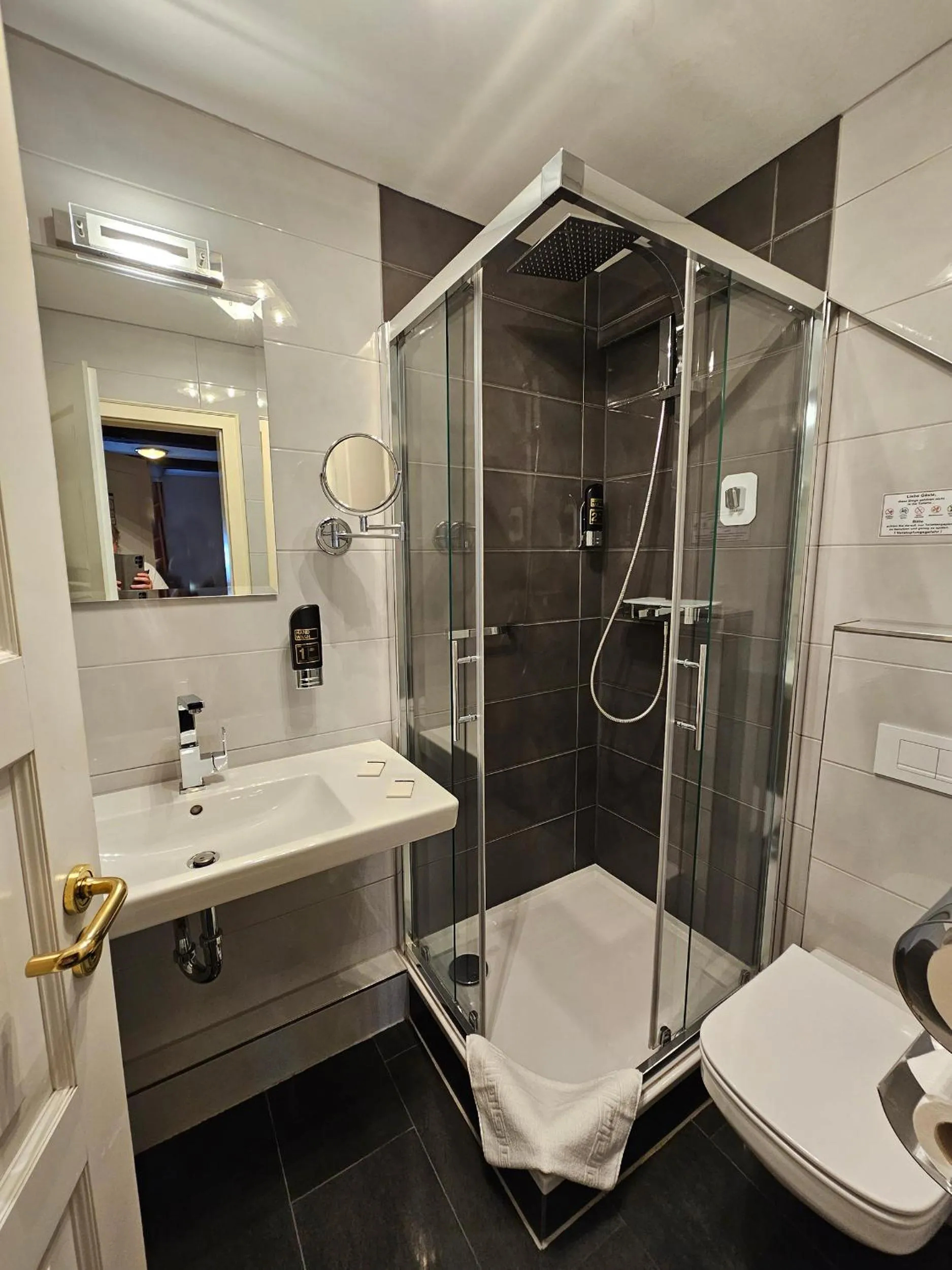 Bathroom in Hotel Am Markt & Brauhaus Stadtkrug