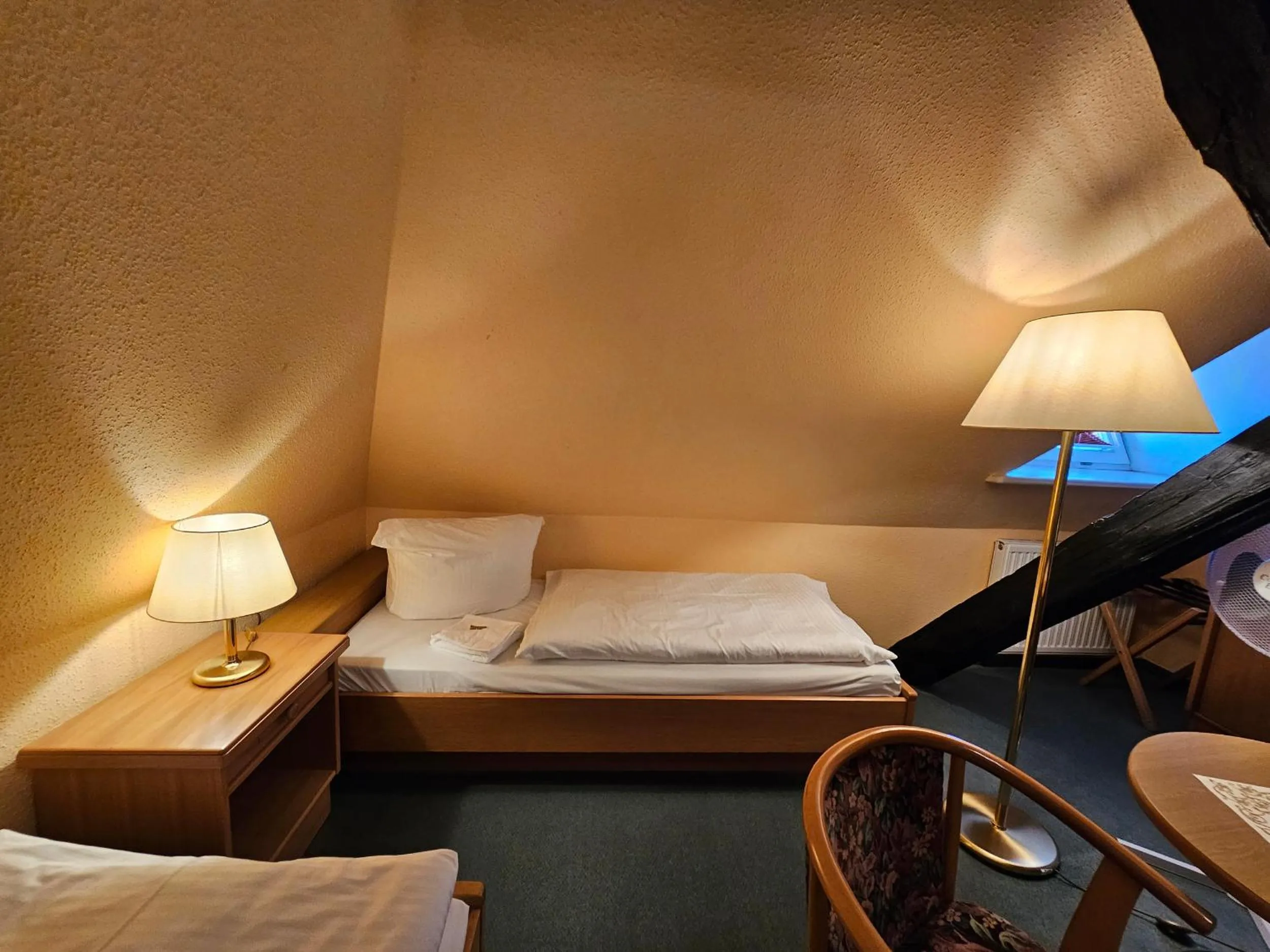 Photo of the whole room, Bed in Hotel Am Markt & Brauhaus Stadtkrug