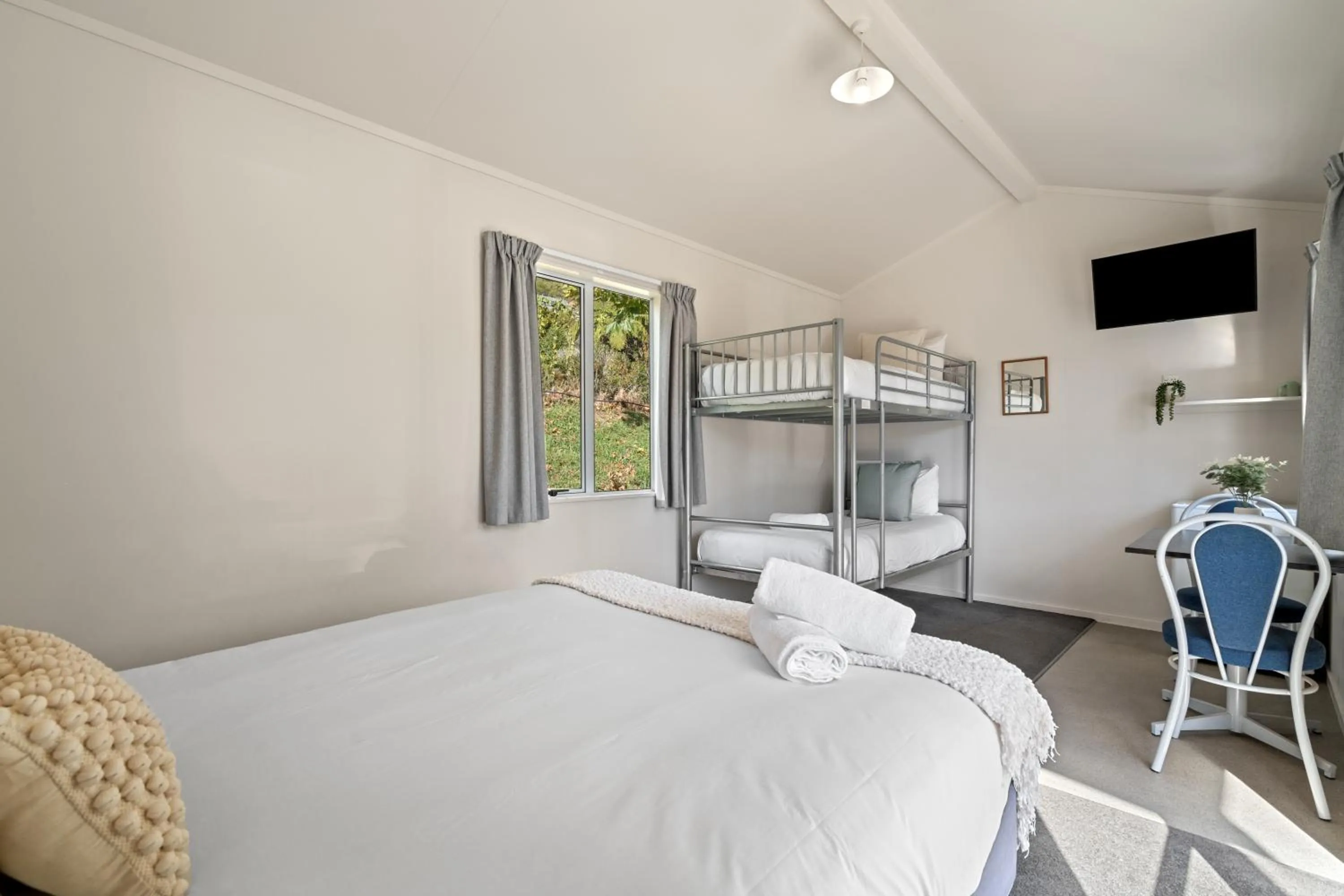 Bed in Tasman Holiday Parks Picton