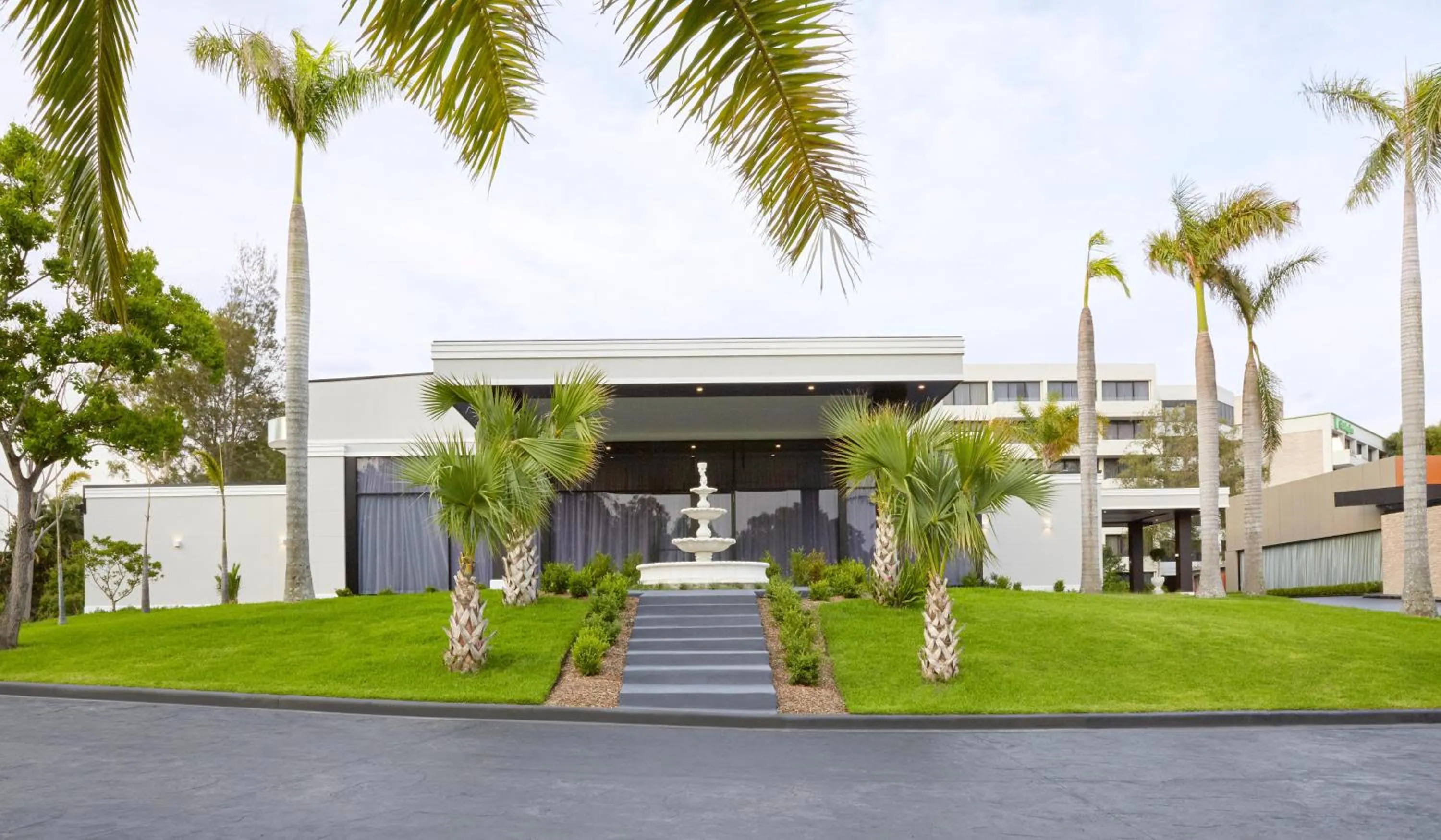 Meeting/conference room in Holiday Inn Warwick Farm by IHG