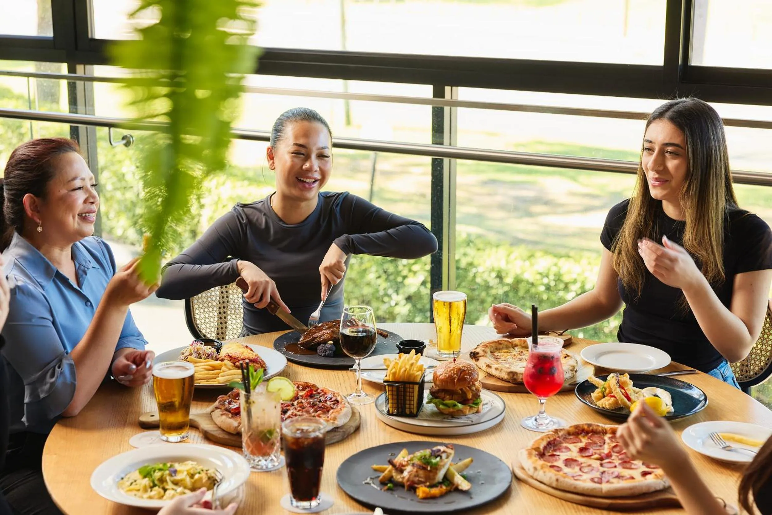 Restaurant/places to eat in Holiday Inn Warwick Farm by IHG