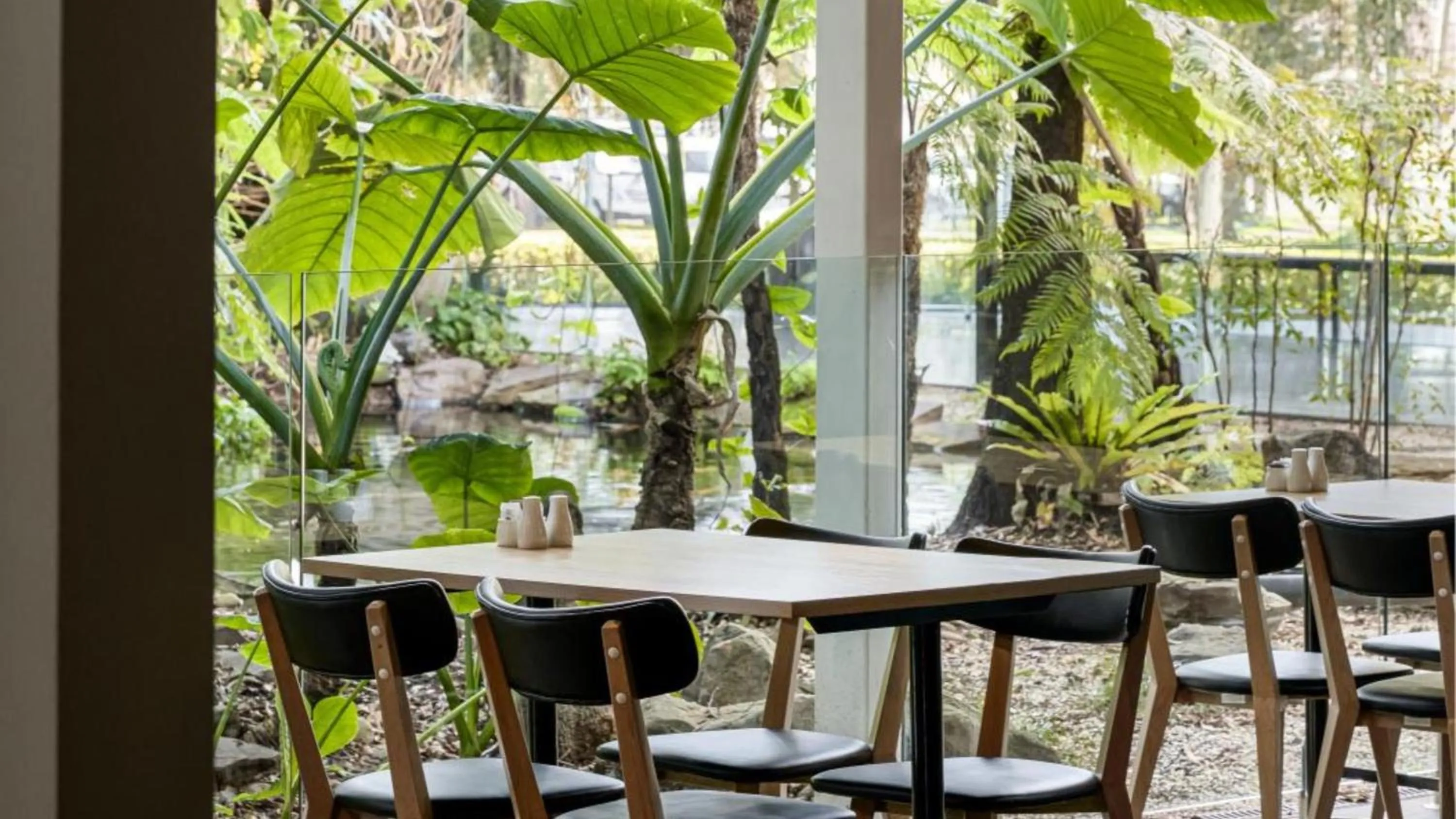 Breakfast in Holiday Inn Warwick Farm by IHG