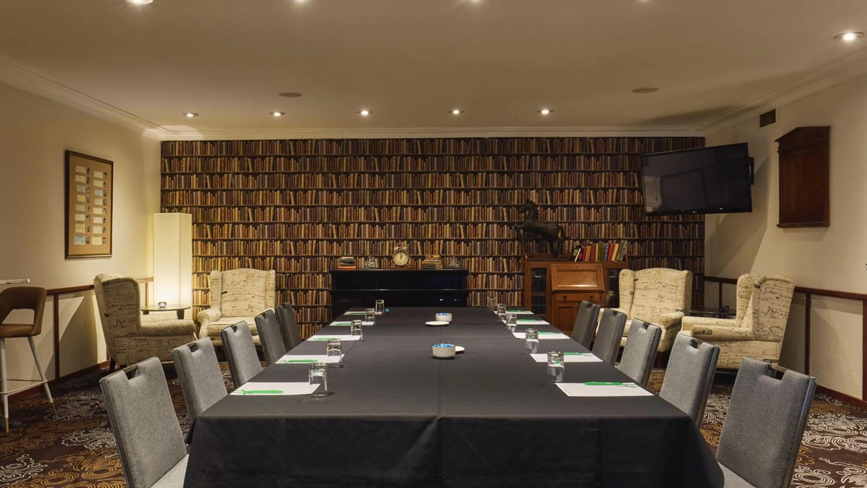 Meeting/conference room in Holiday Inn Warwick Farm by IHG