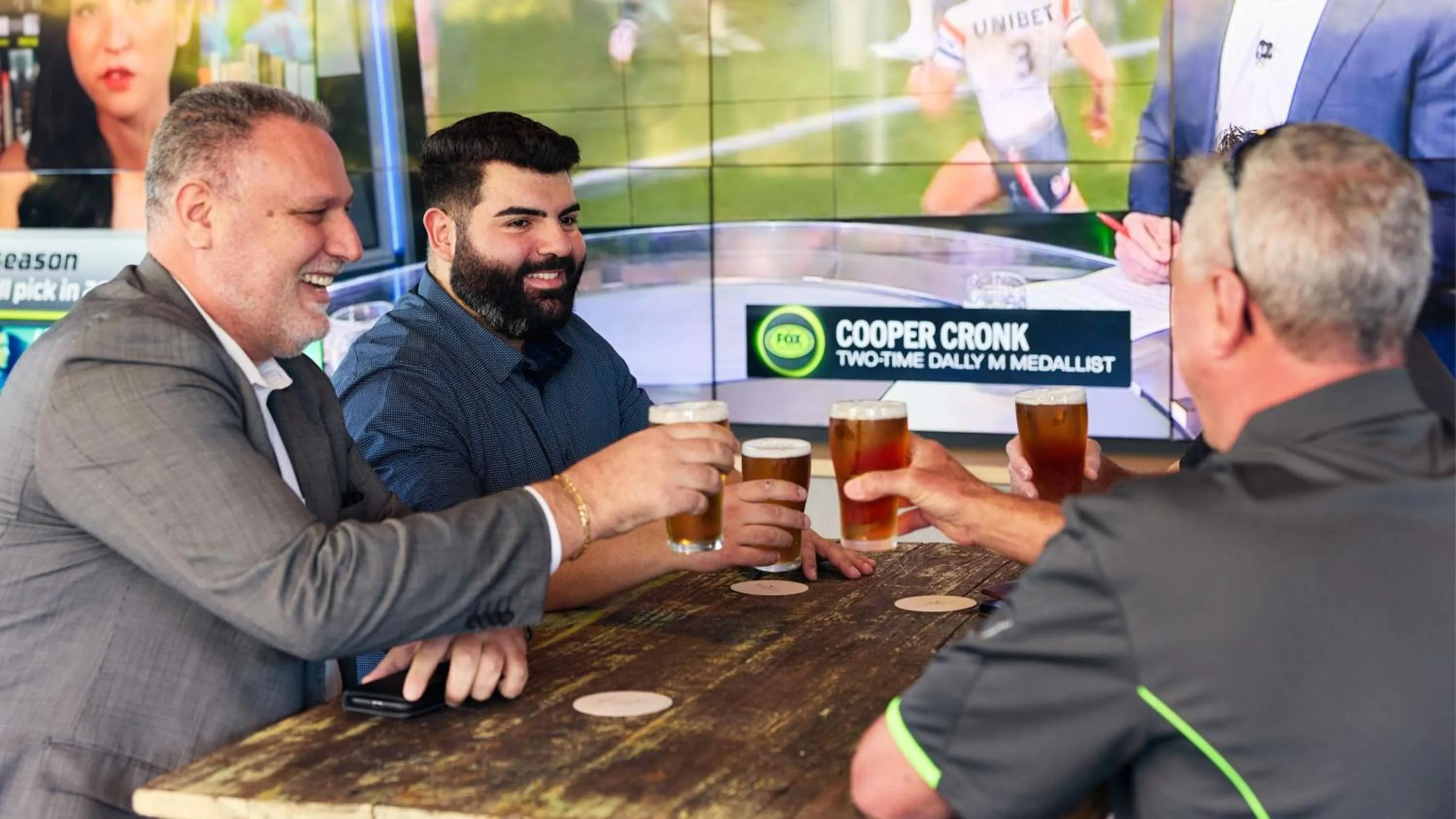 Lounge or bar in Holiday Inn Warwick Farm by IHG