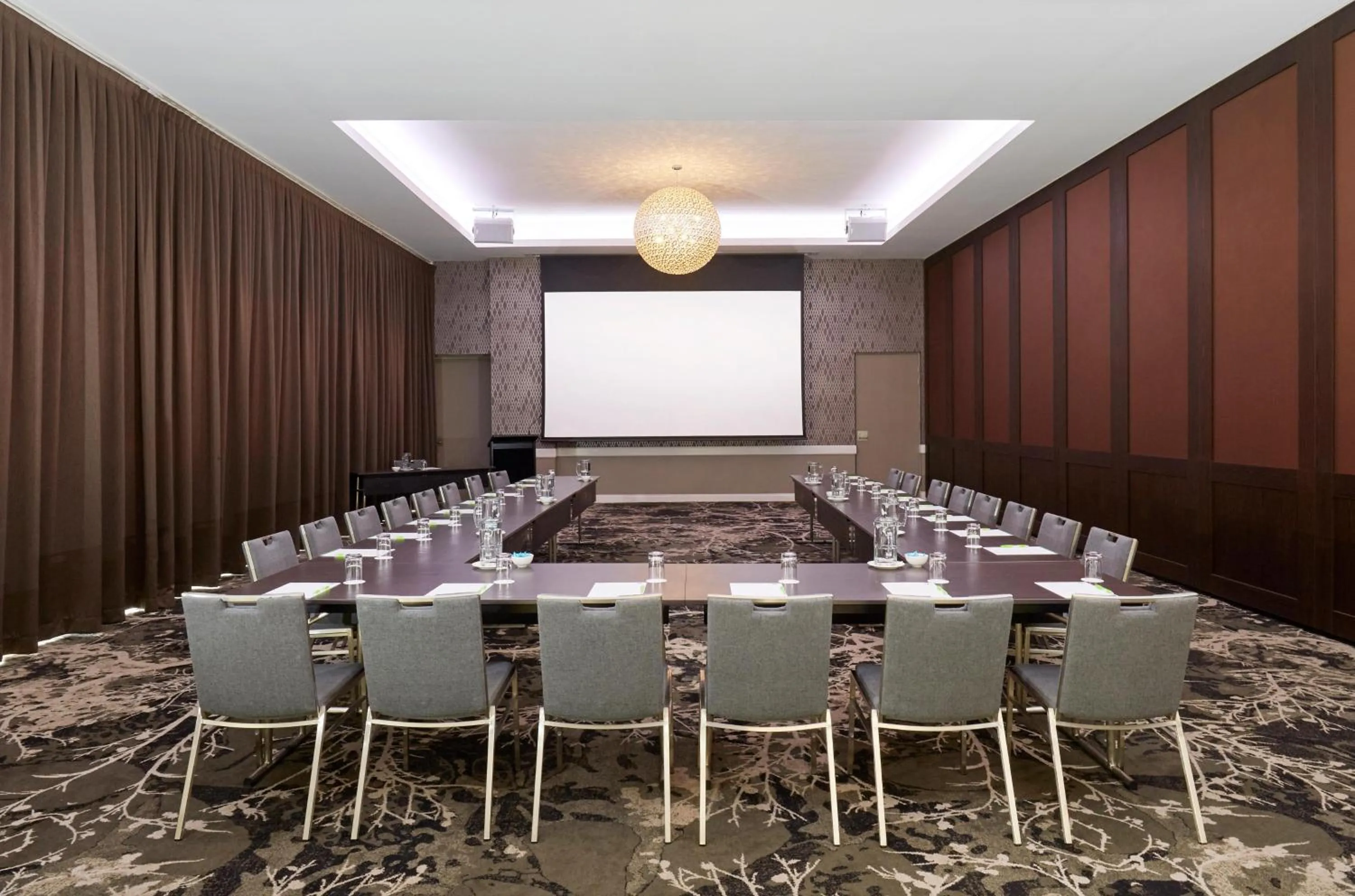 Meeting/conference room in Holiday Inn Warwick Farm by IHG