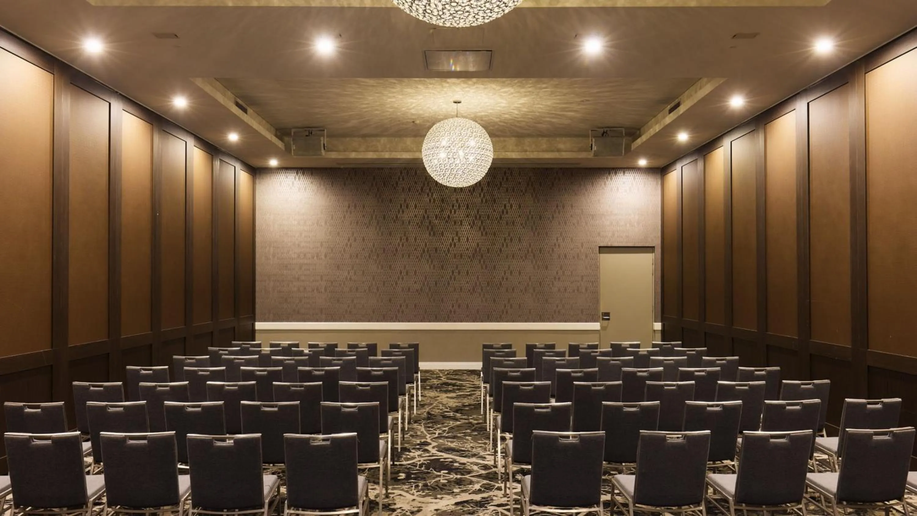 Meeting/conference room in Holiday Inn Warwick Farm by IHG