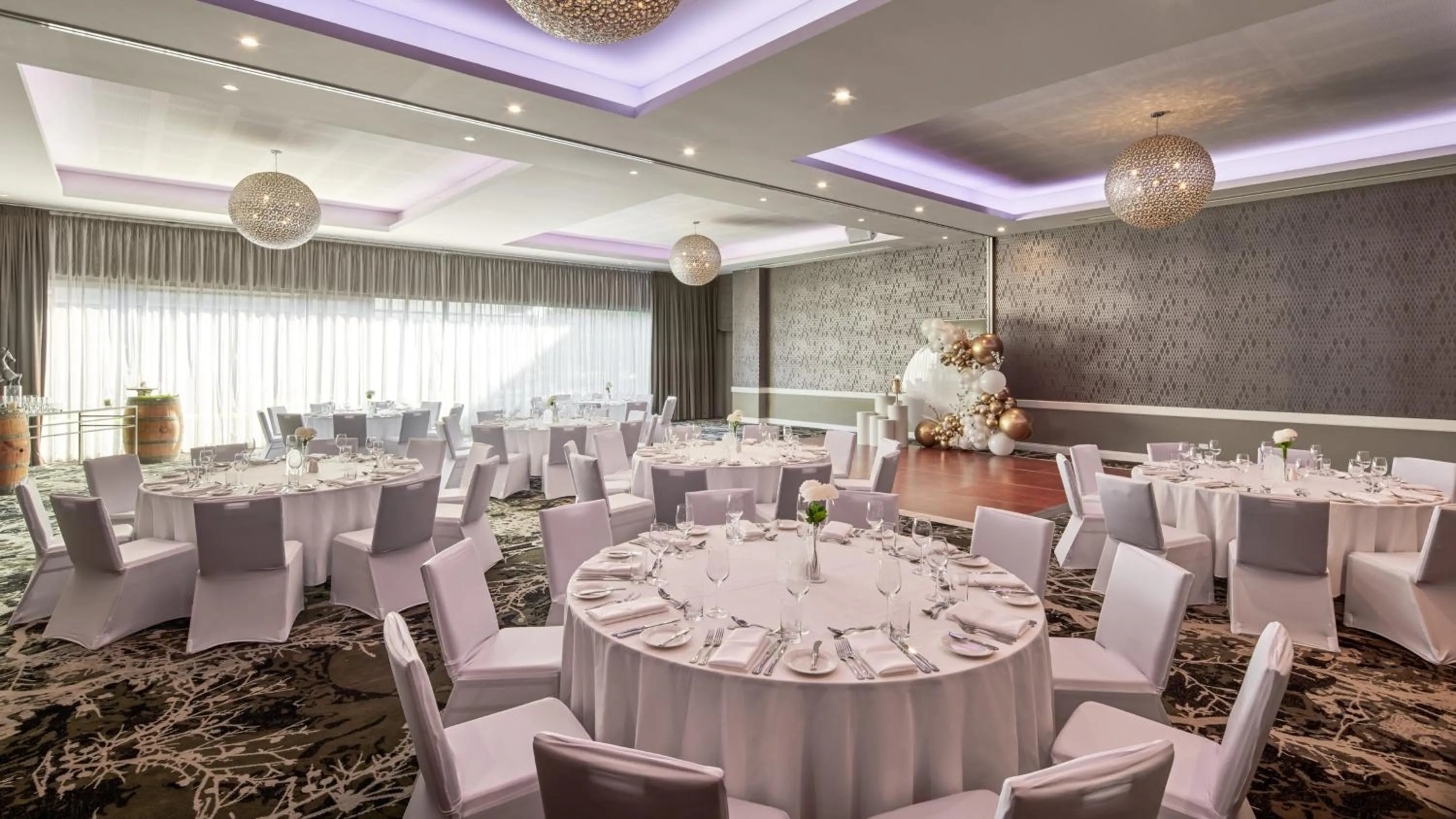 Meeting/conference room in Holiday Inn Warwick Farm by IHG