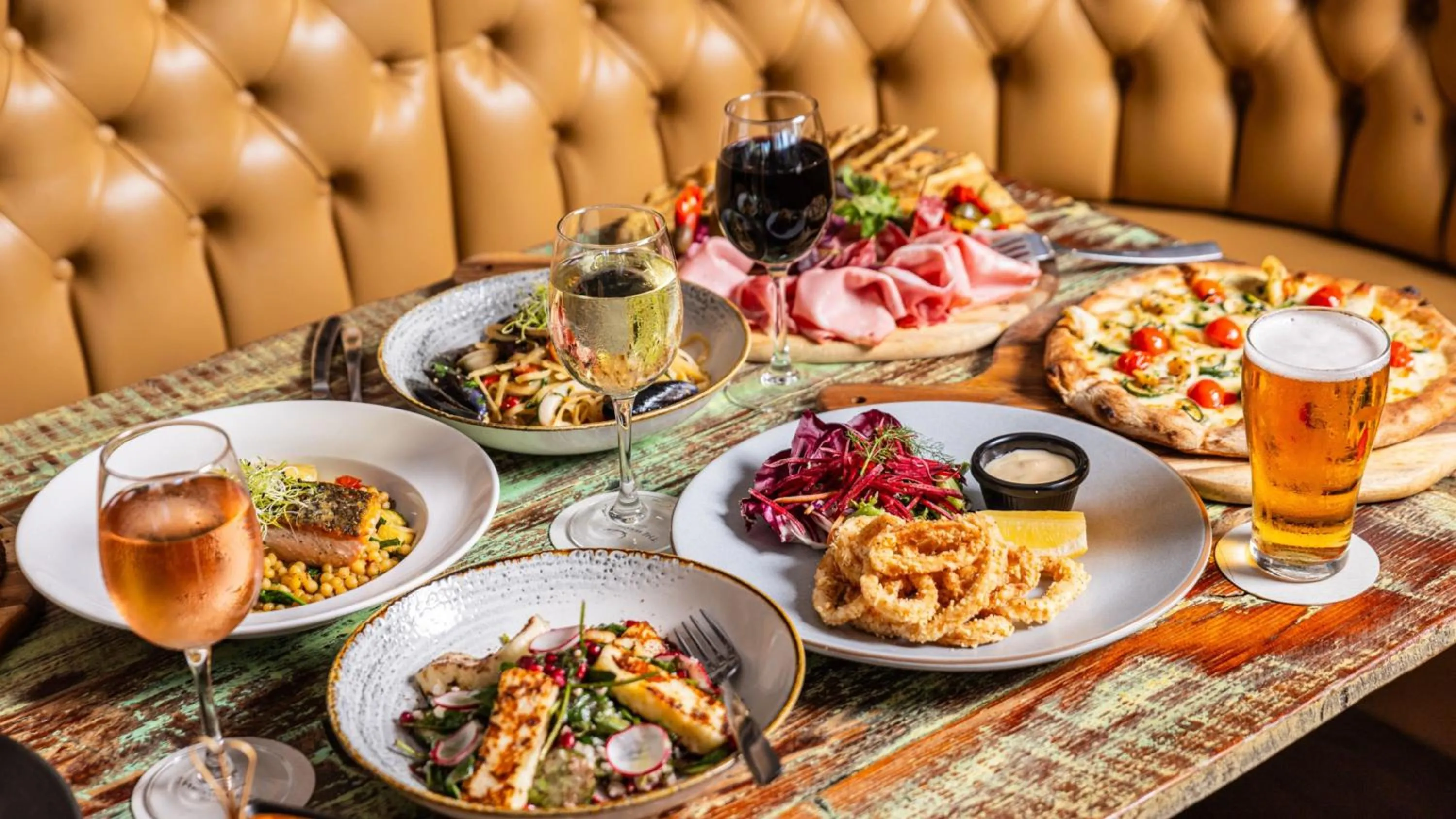 Restaurant/places to eat in Holiday Inn Warwick Farm by IHG