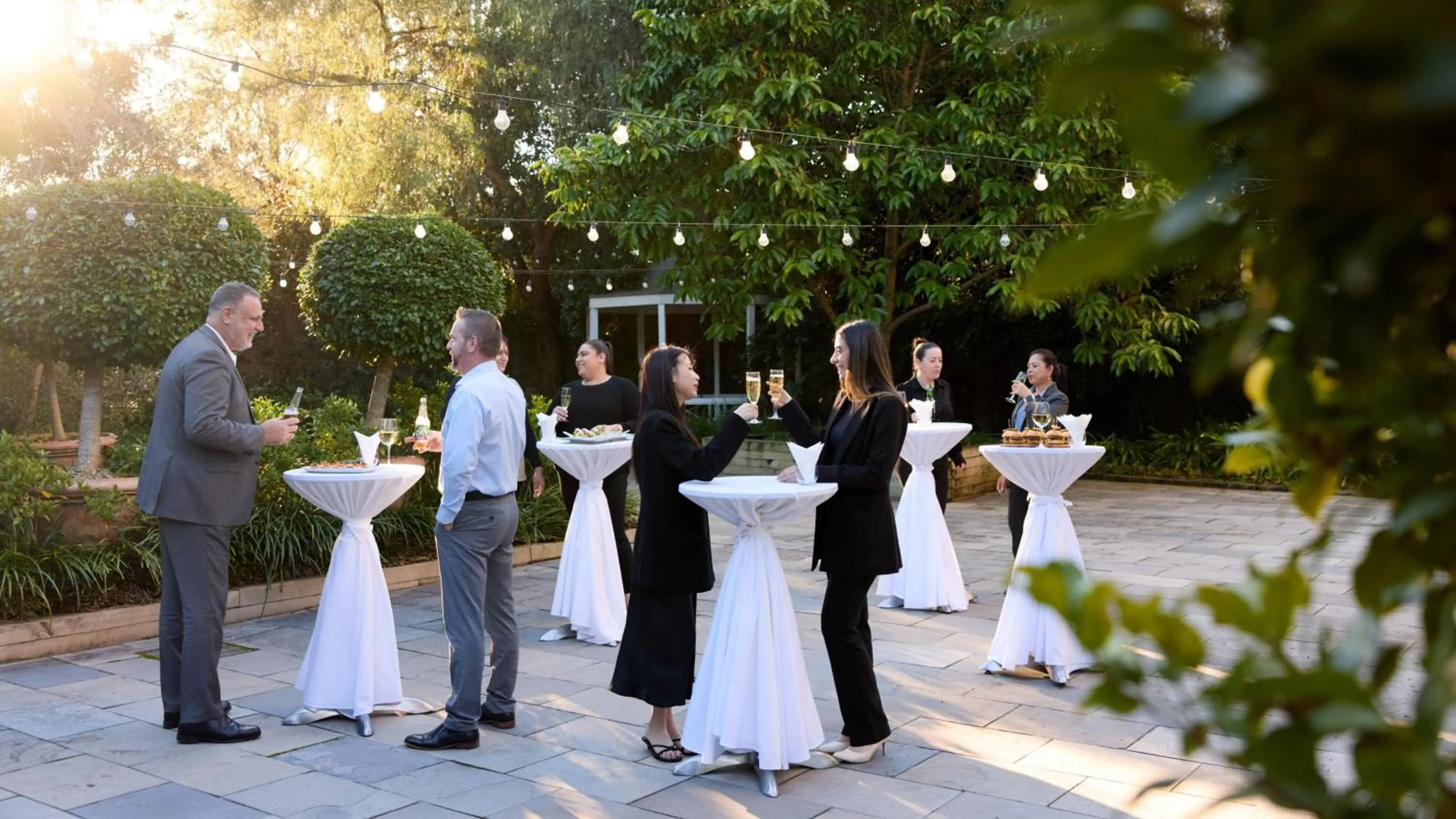 Meeting/conference room in Holiday Inn Warwick Farm by IHG