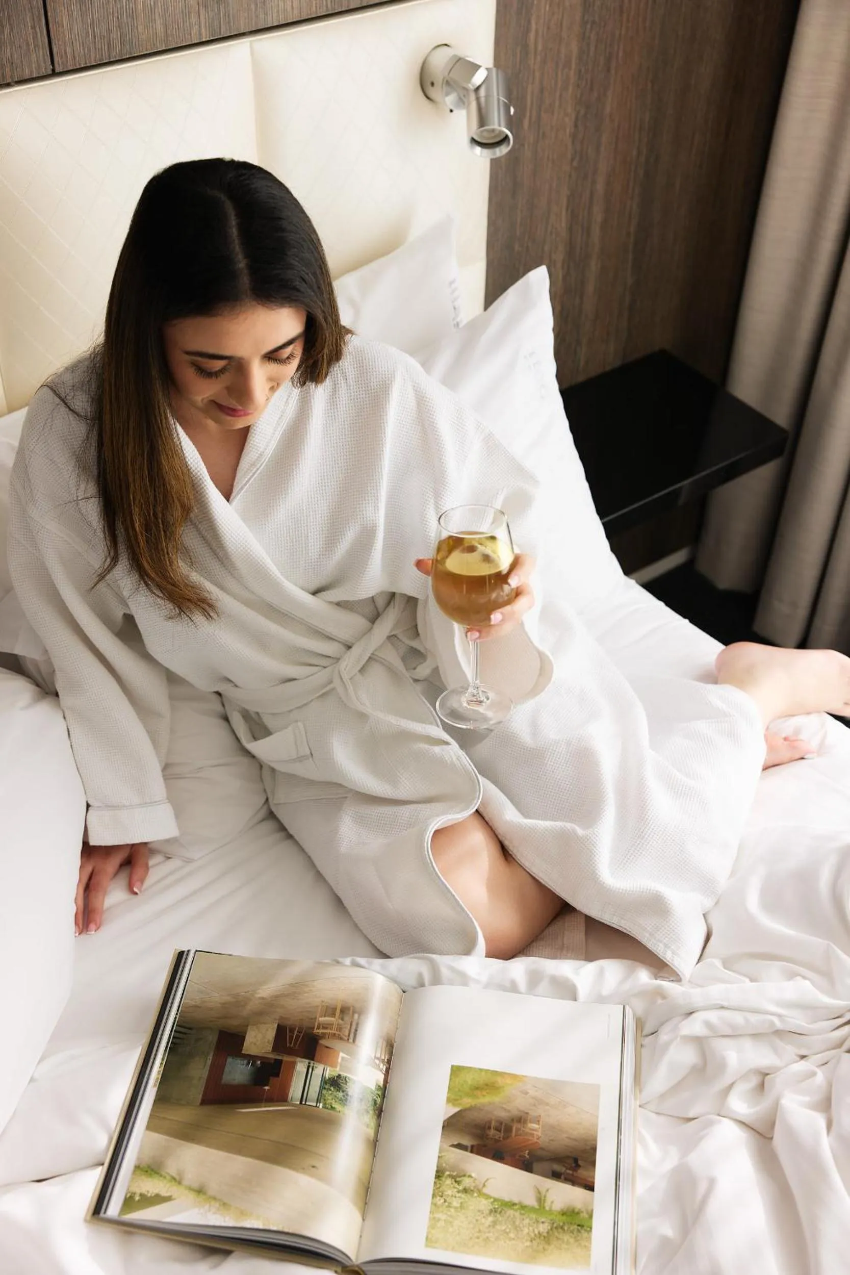 room service, Bed in Holiday Inn Warwick Farm by IHG